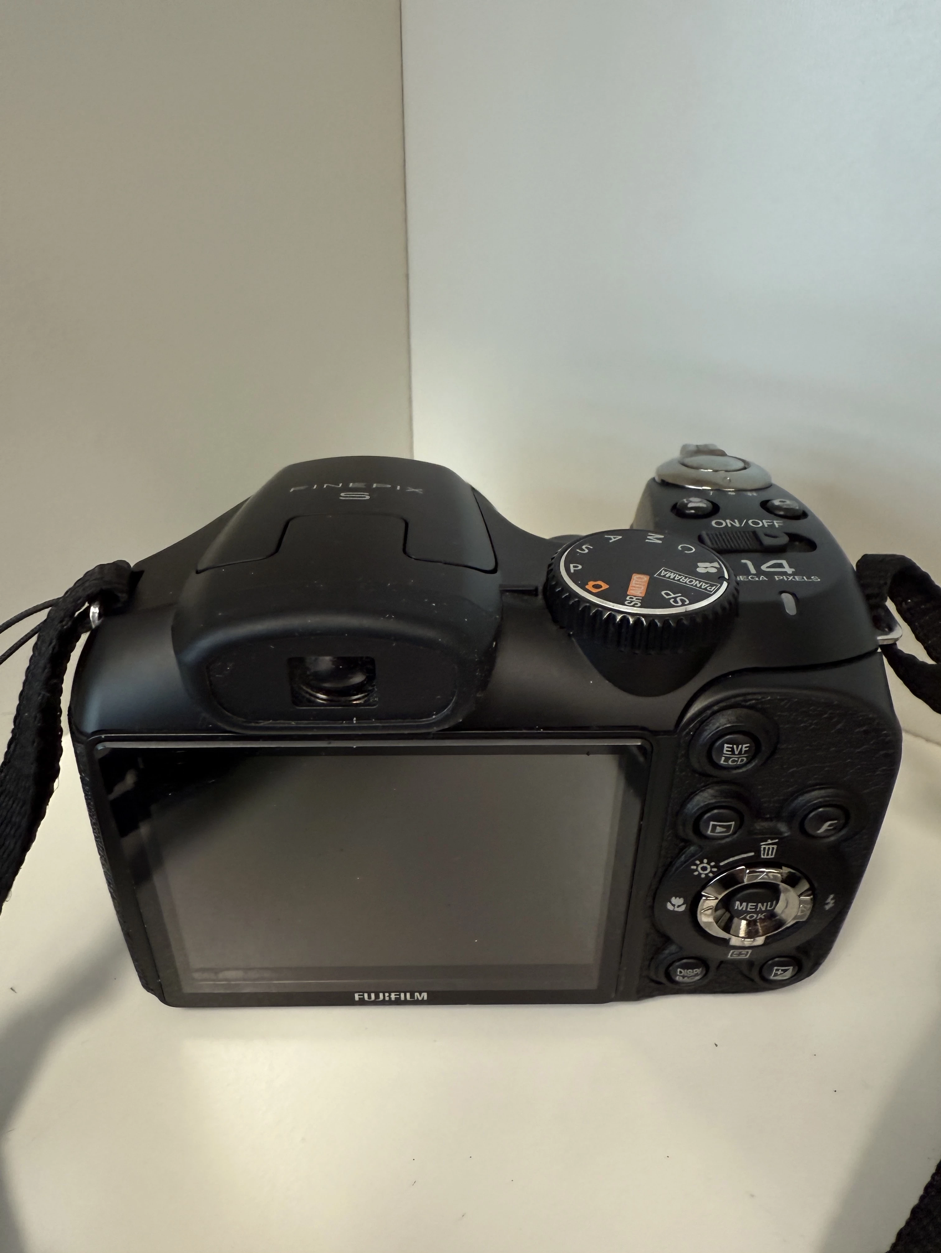 aparat-fujifilm-finepix-s2980-rozdzielczosc-1400