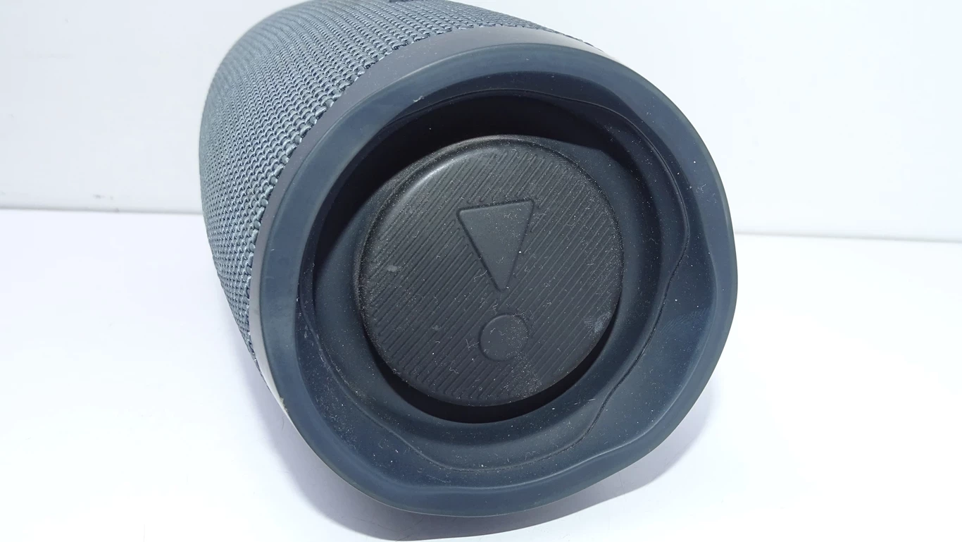 glosnik-bt-jbl-charge-essential-2-funkcje-221089-2