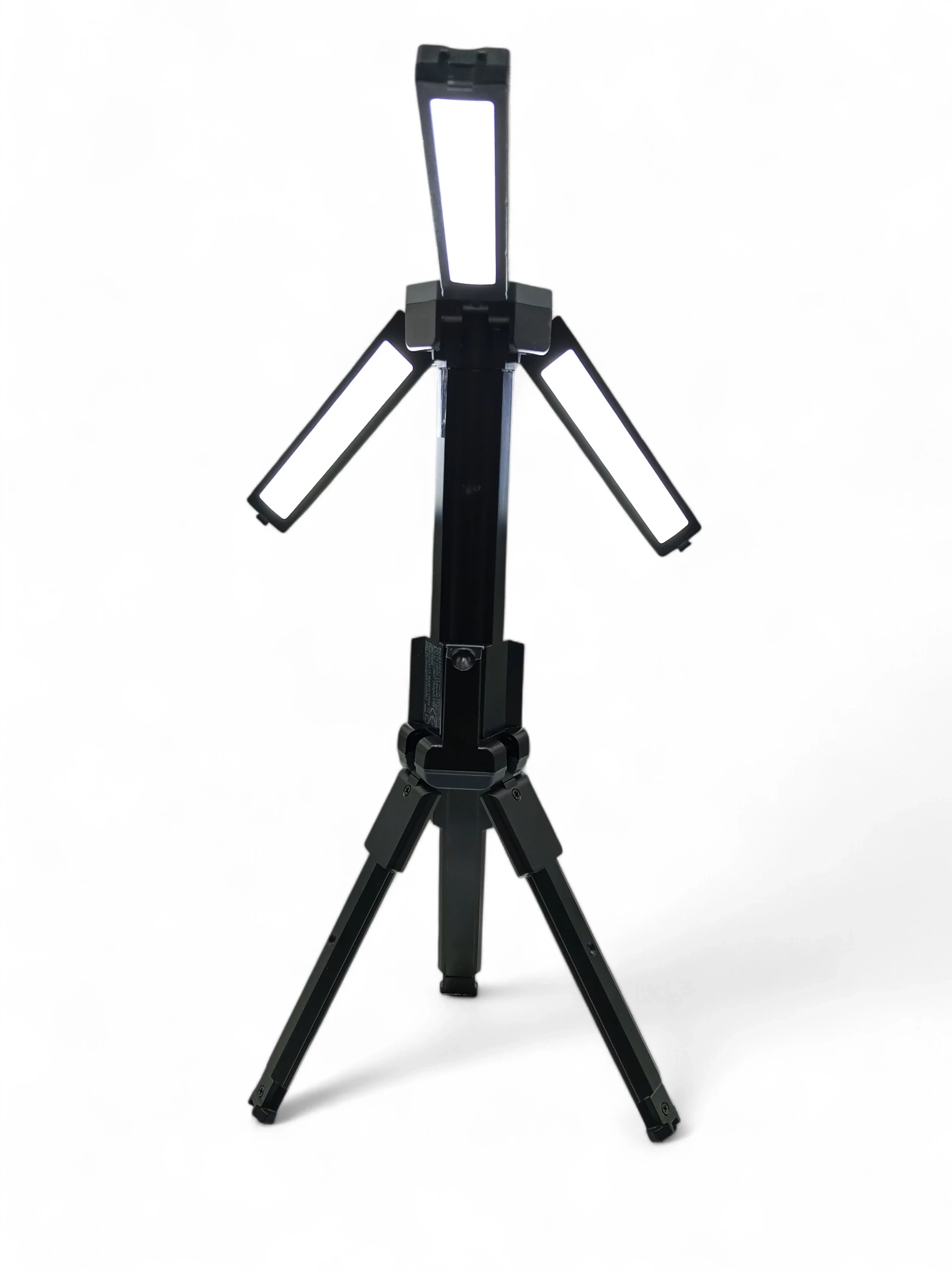 rozkladana-robocza-lampa-warsztatowa-akumulatorowa-werckmann-600-lm-ean-gtin-8718964216116