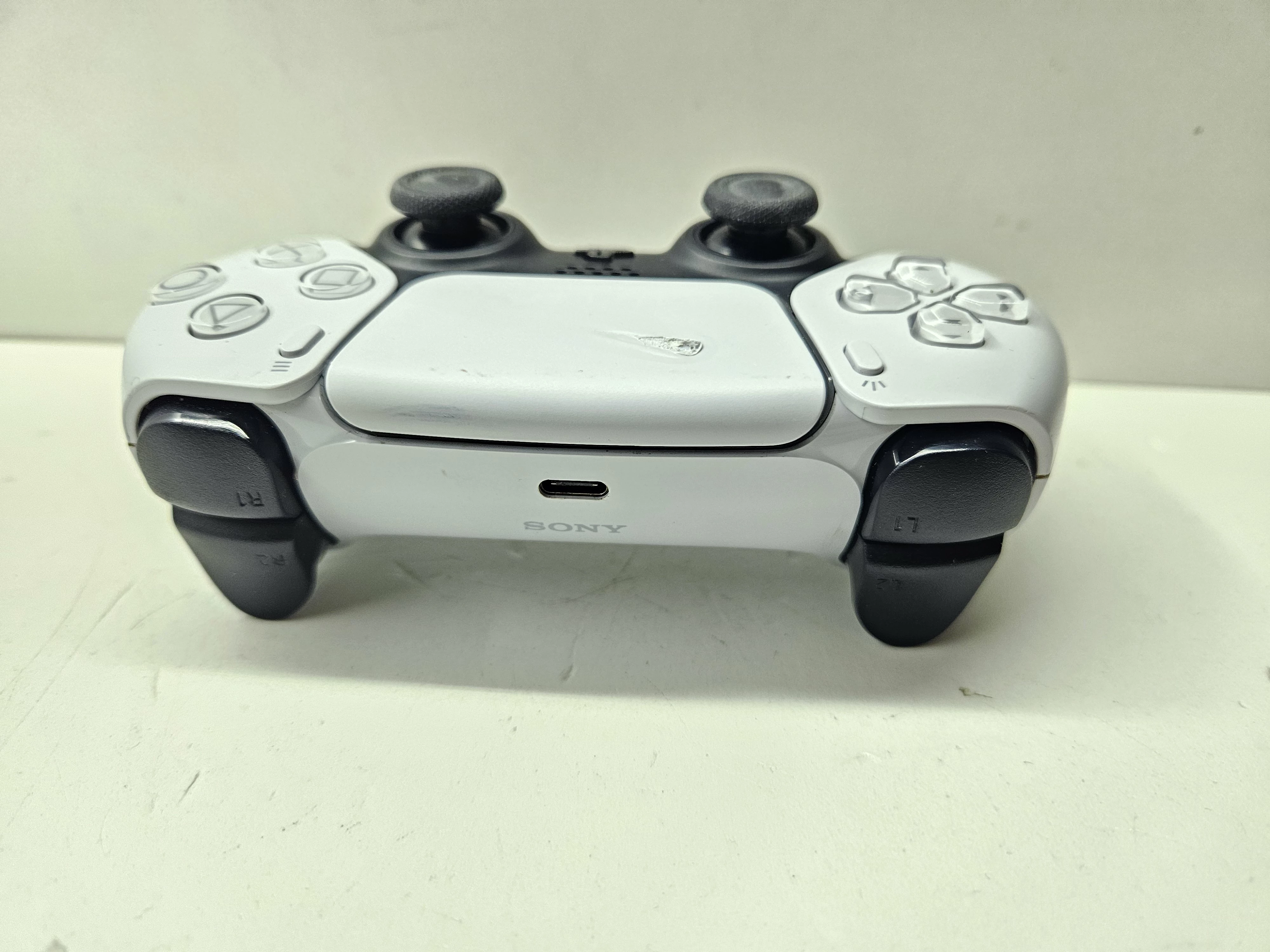 konsola-ps5-komplet-zawiera-baterie-250685-2006717