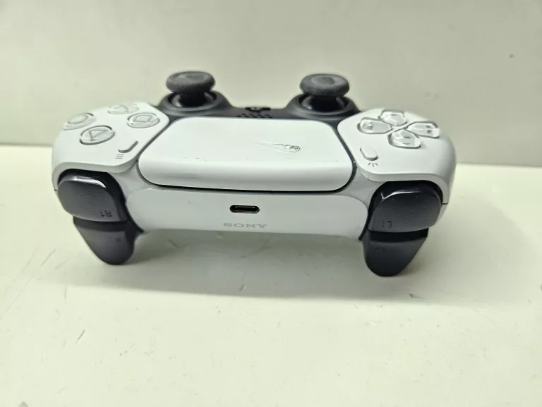 konsola-ps5-komplet-zawiera-baterie-250685-2006717