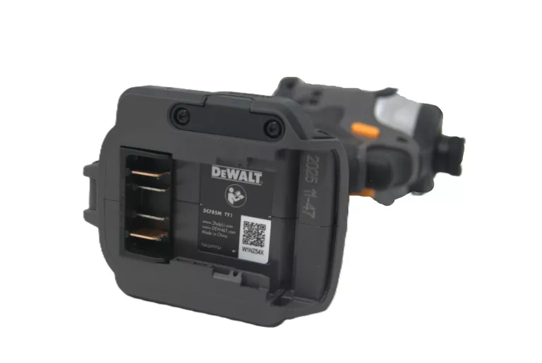 zestaw-combo-dewalt-dck200mp2t-mclaren-f1-dcf85m-dcd85m-2x-5ah-zawartosc-zestawu-235809-65536
