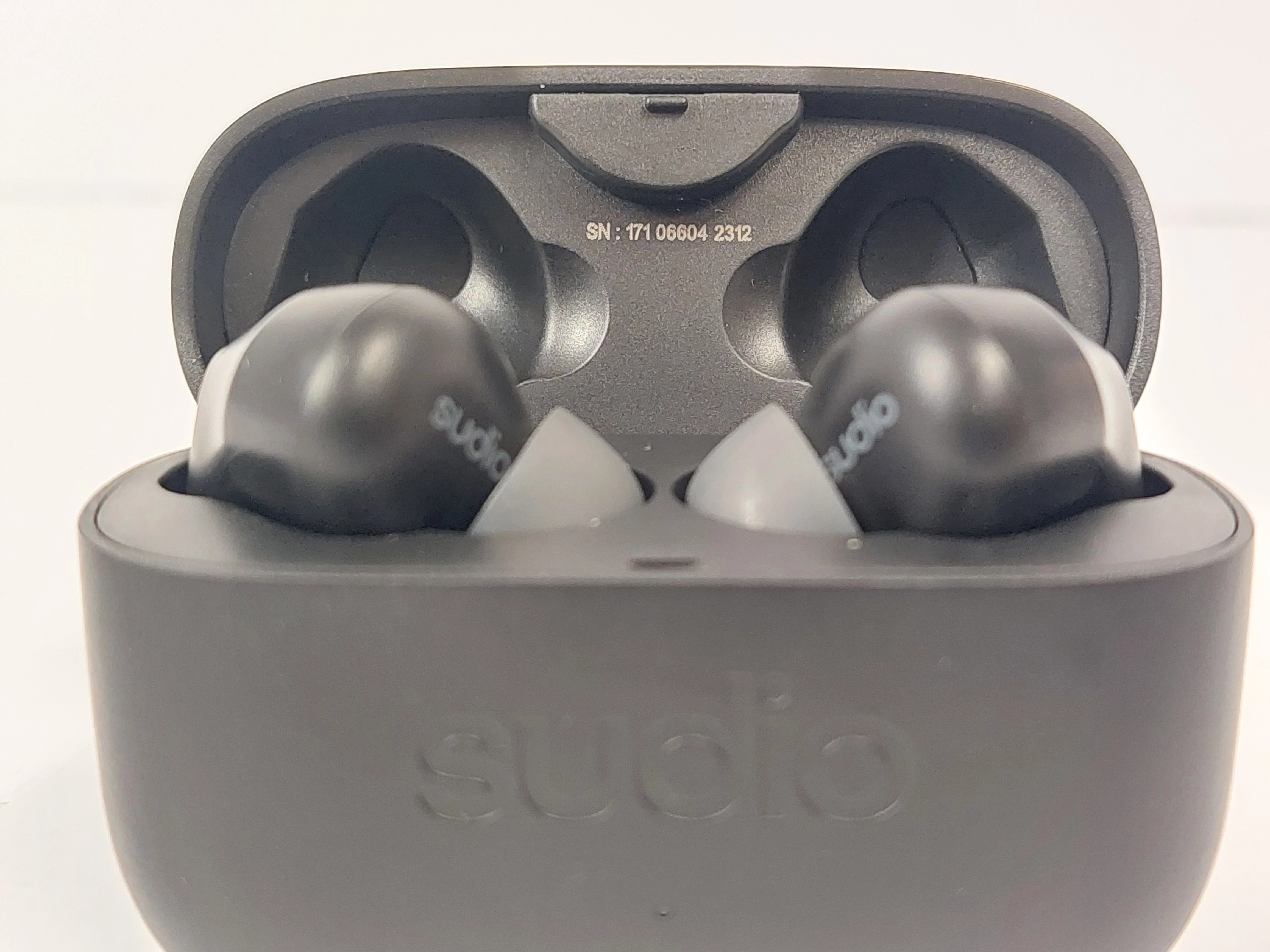 sluchawki-bezprzewodowe-sudio-e3-czarne-stan-11323-2