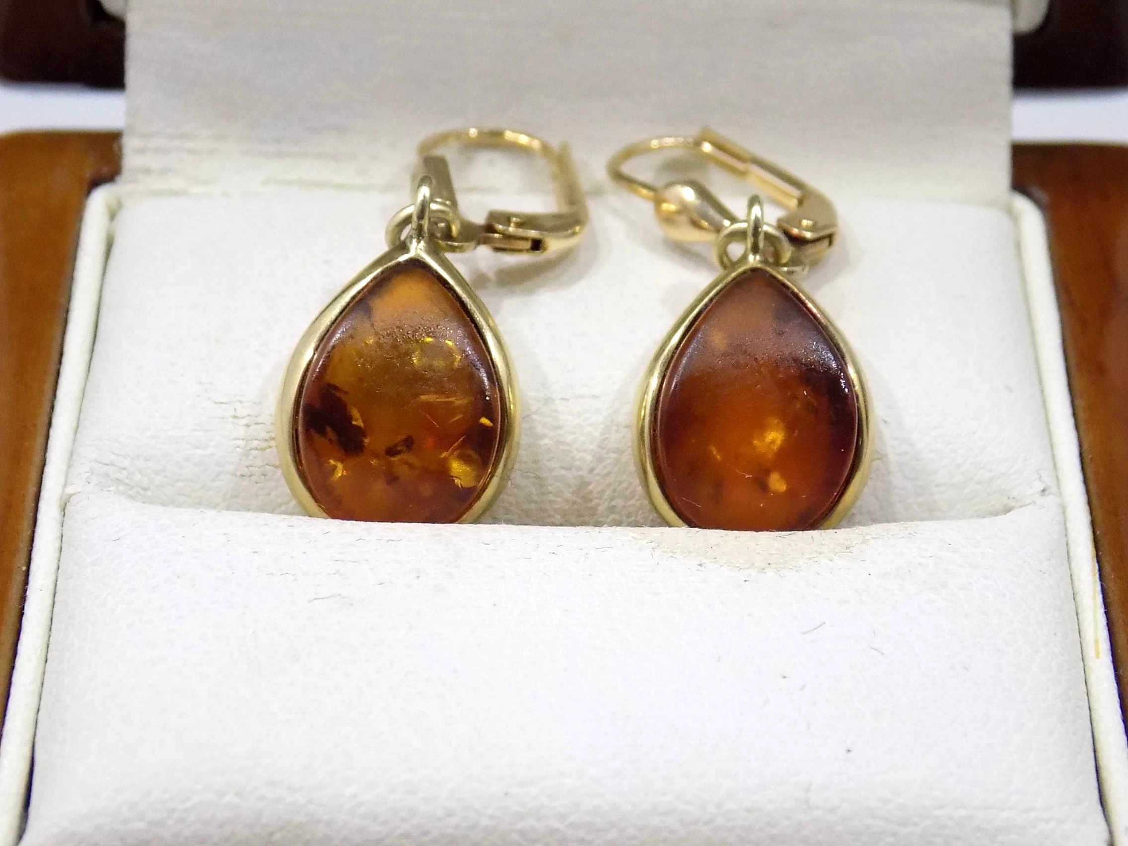 wyborne-zlote-kolczyki-z-bursztynem-waga-ok-390g-proba-585-wyzwolenia-28-ozimek