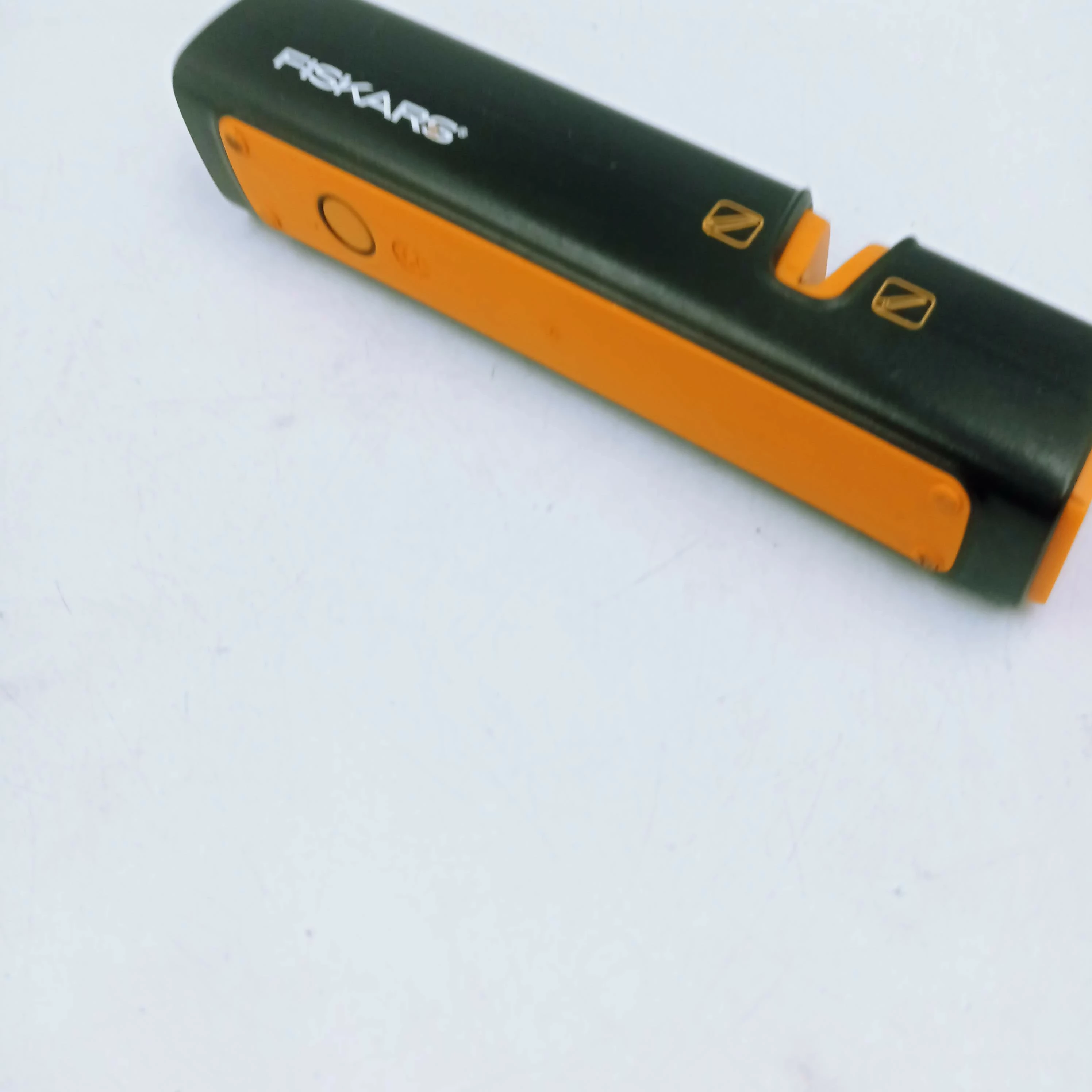 ostrzalka-do-nozy-fiskars-roll-sharp-165-cm-ean-gtin-6424009787009