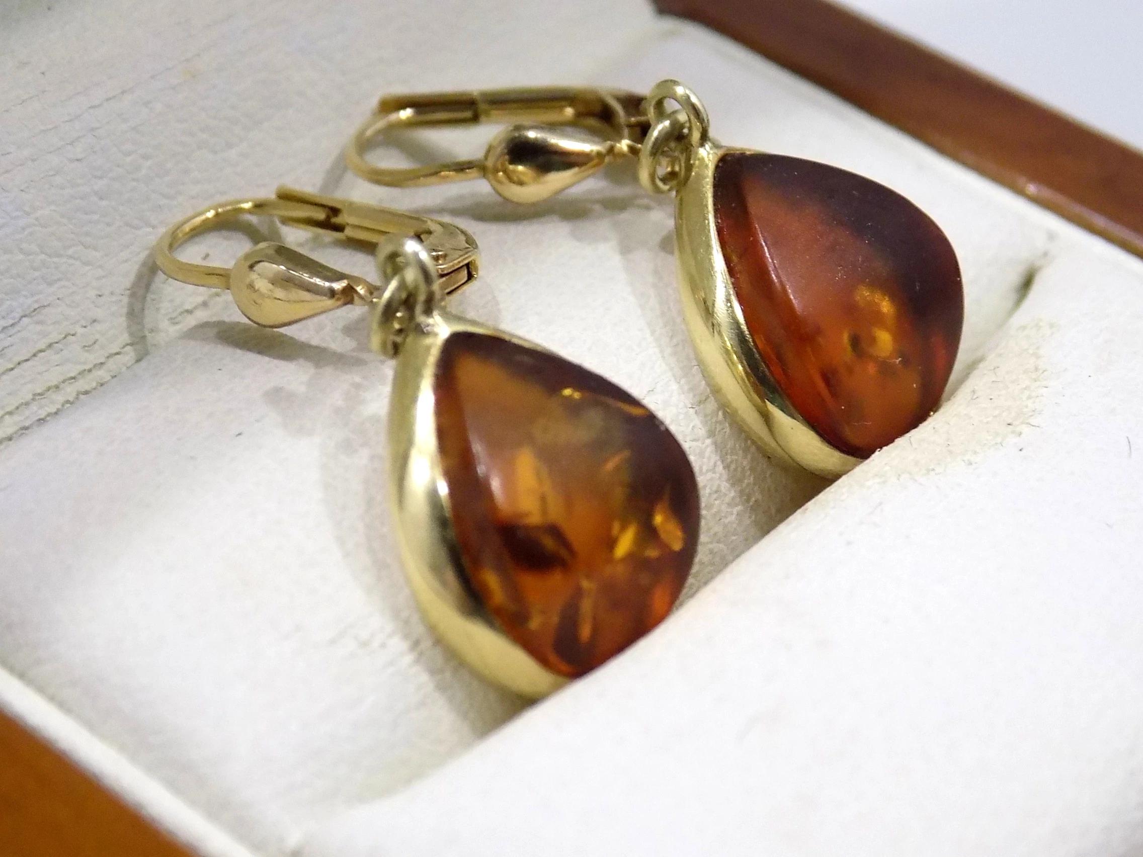 wyborne-zlote-kolczyki-z-bursztynem-waga-ok-390g-proba-585-stan-11323-2