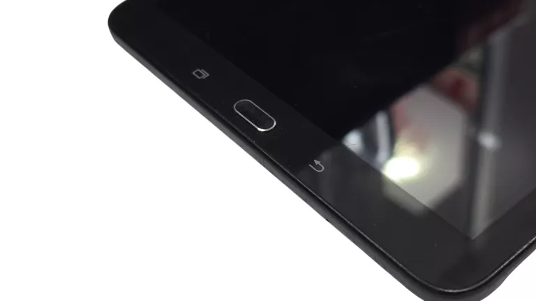 tablet-samsung-galaxy-tab-e-t560-96-15-gb-8-gb-kod-producenta-sm-t560