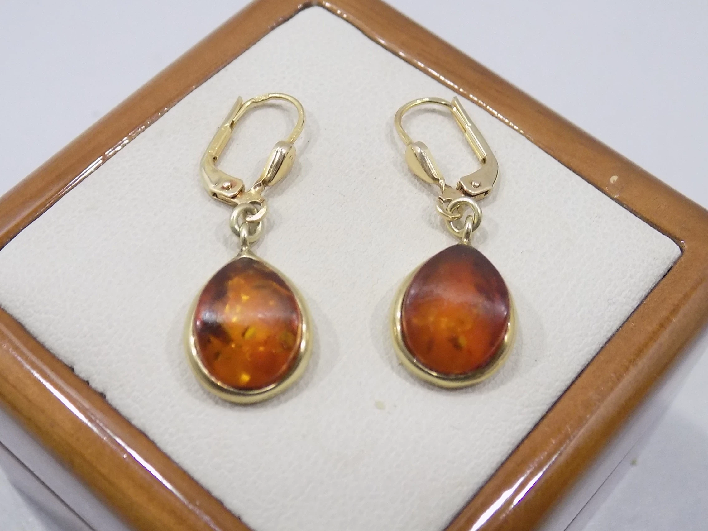 wyborne-zlote-kolczyki-z-bursztynem-waga-ok-390g-proba-585-rodzaj-zapiecia-2207-5