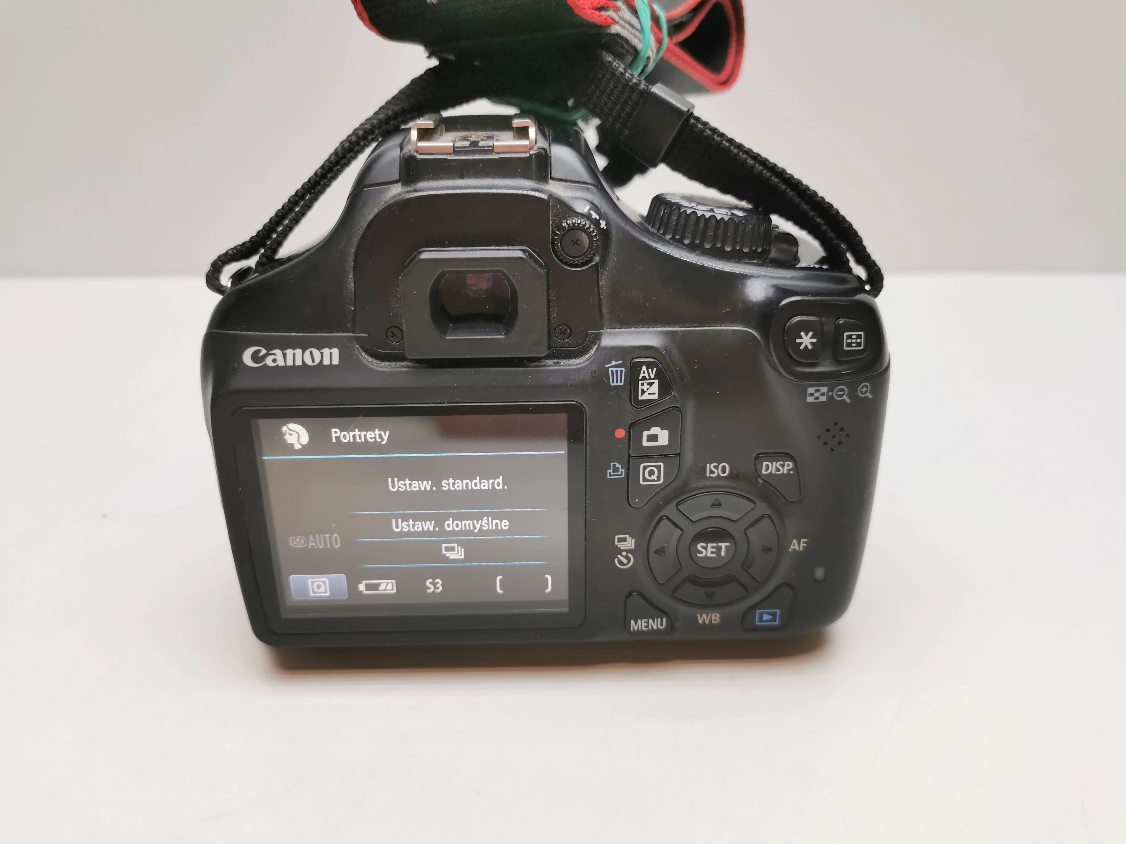 lustrzanka-canon-eos-1100d-korpus-obiektyw-efs-18-55-mm-w-zestawie-814-2