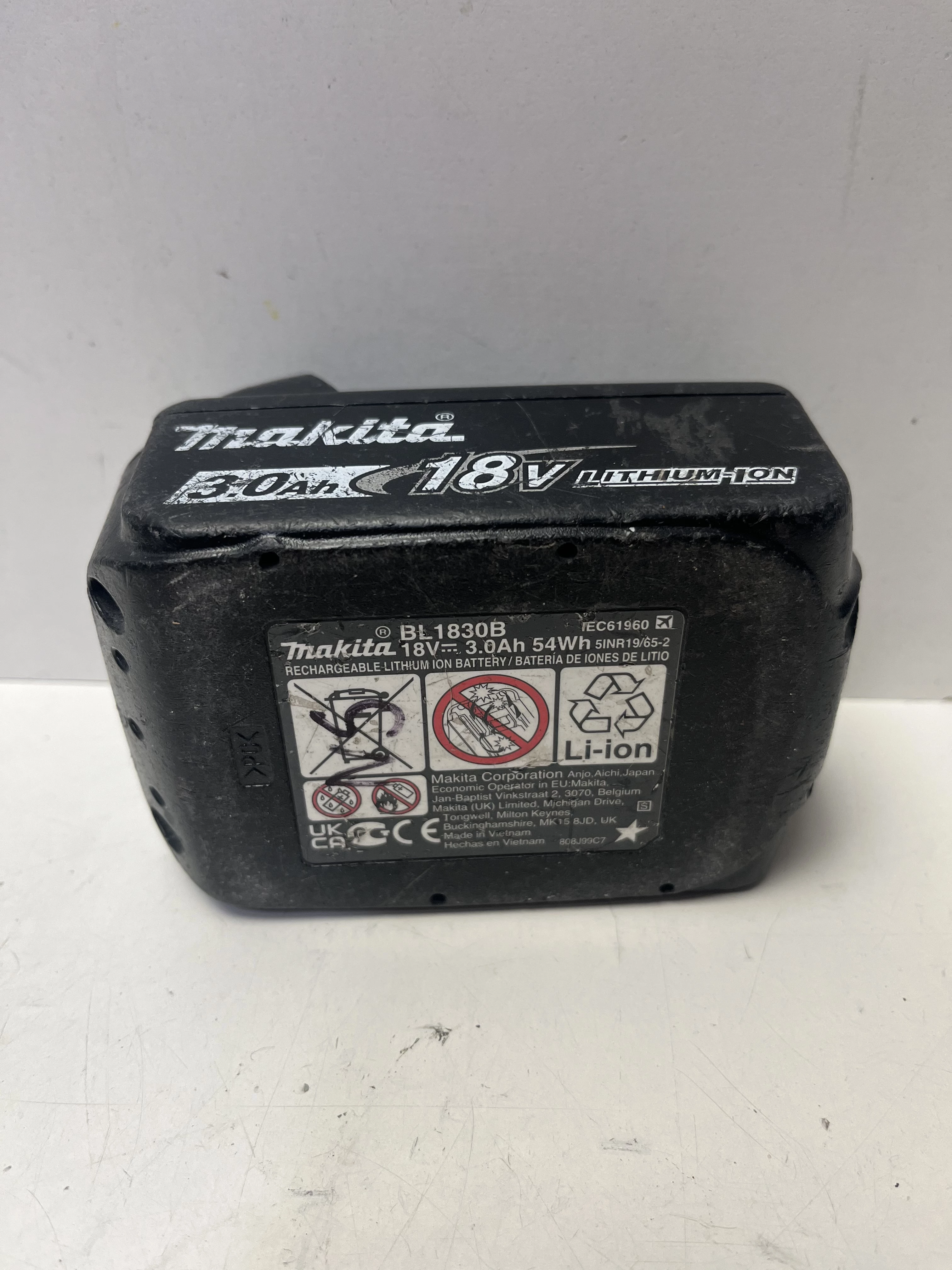 akumulator-makita-30ah-bl1830b-stan-11323-2