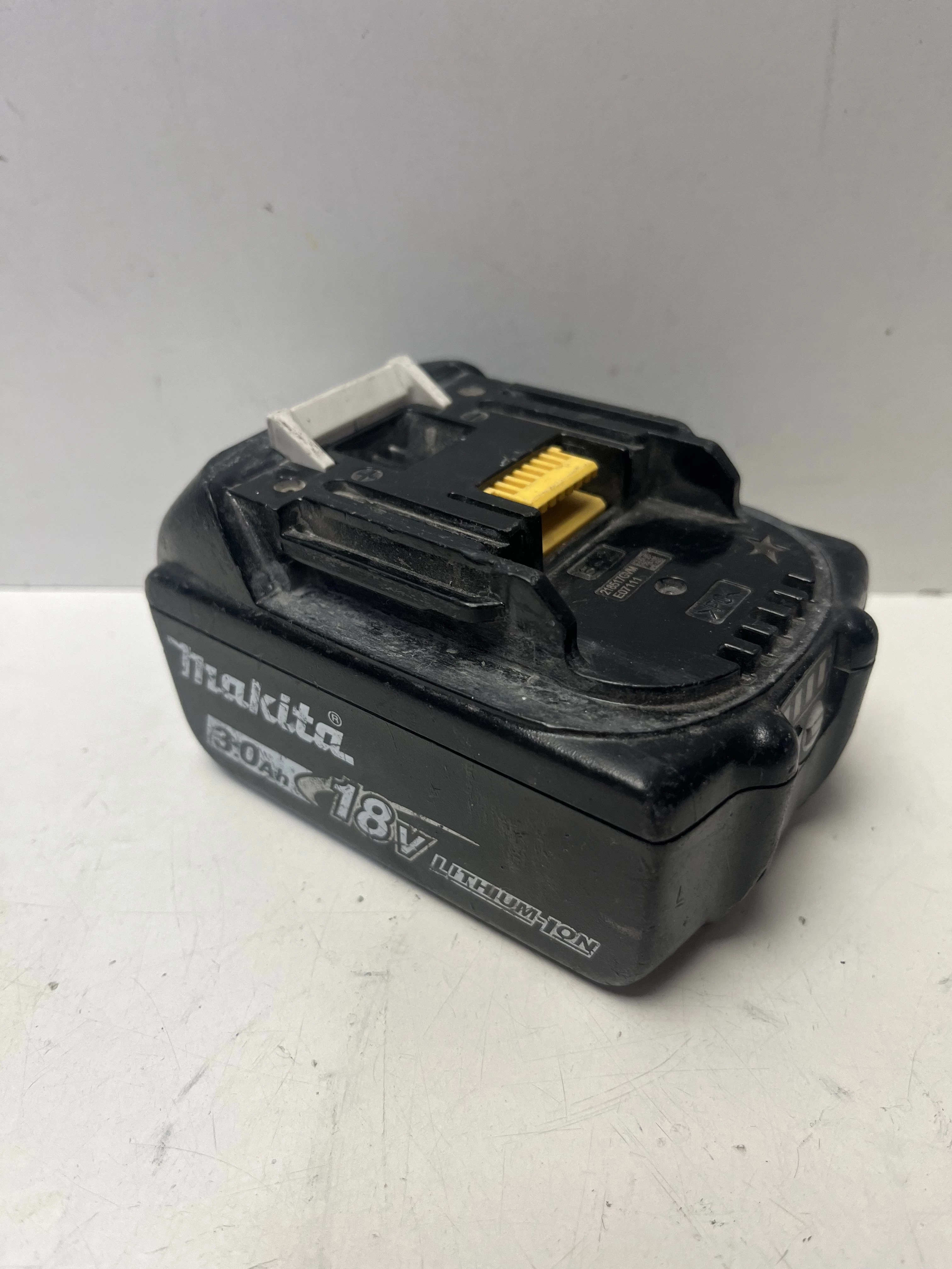 akumulator-makita-30ah-bl1830b-osiedle-teatralne-3u15-krakow