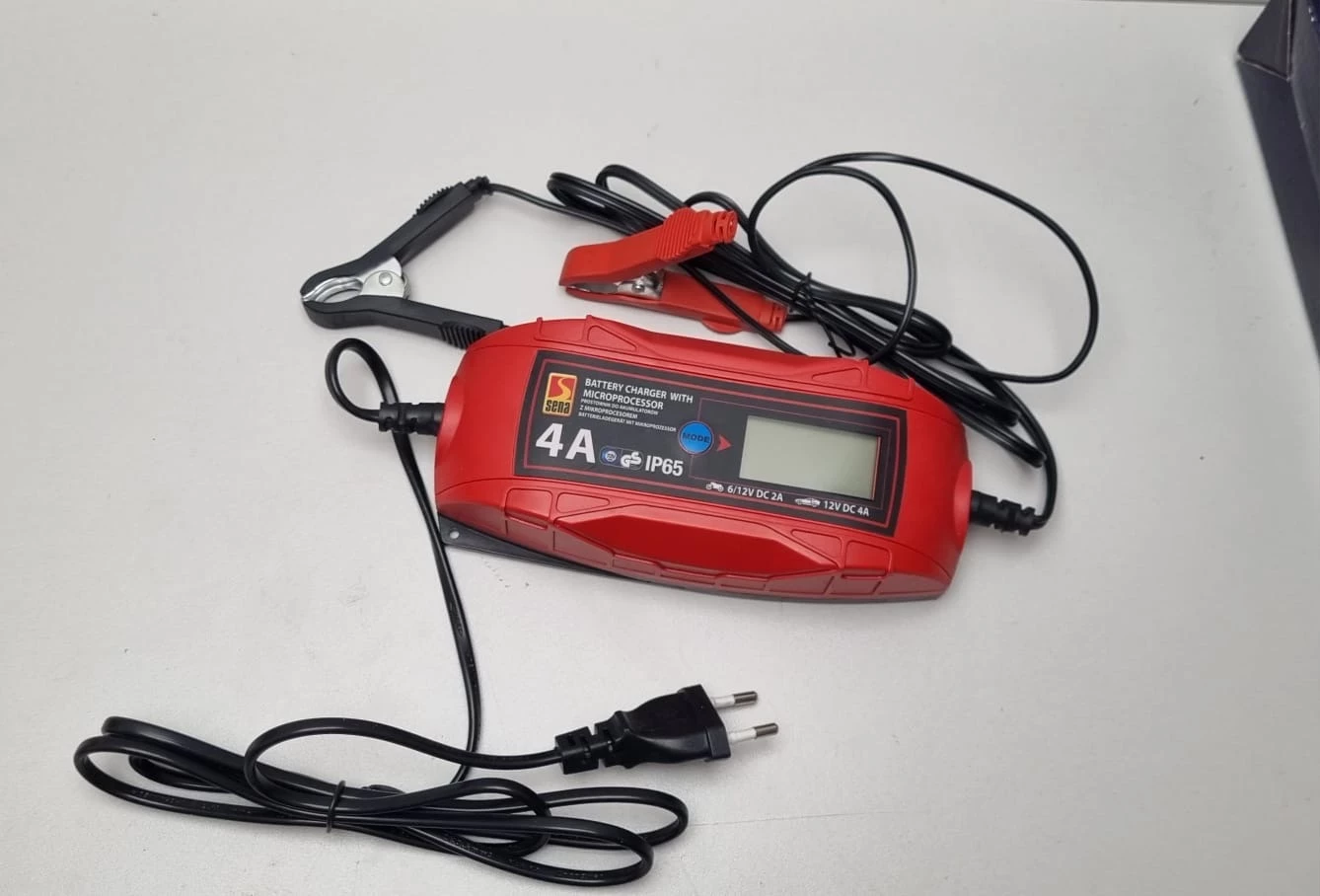 ladowarka-prostownik-automatyczny-do-akumulatora-6v-12v-4a-lcd-ip65-ce-tuv-ean-gtin-5901299010303