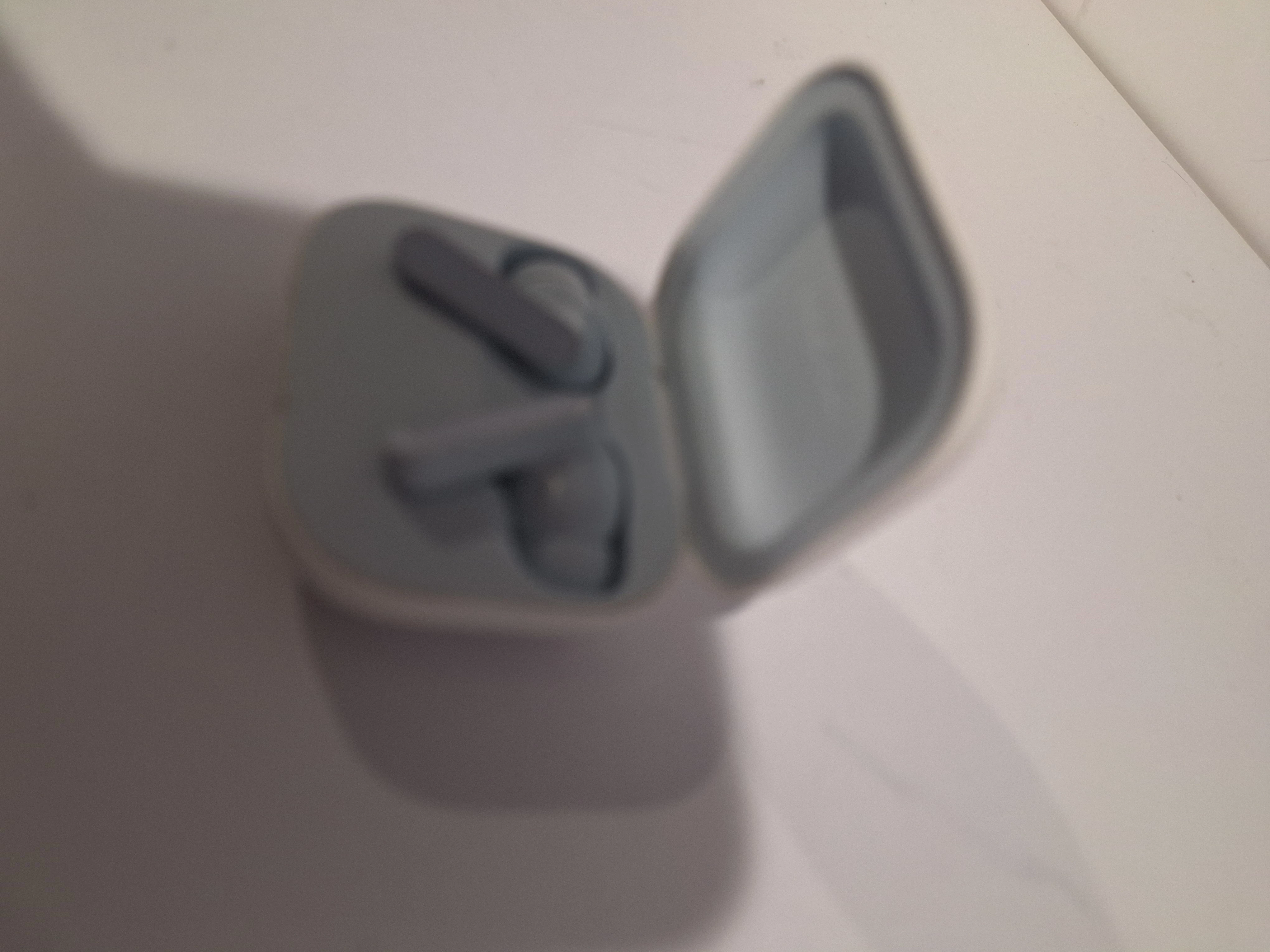 sluchawki-dokanalowe-biale-etui-moto-buds-kolor-dominujacy-129357-2