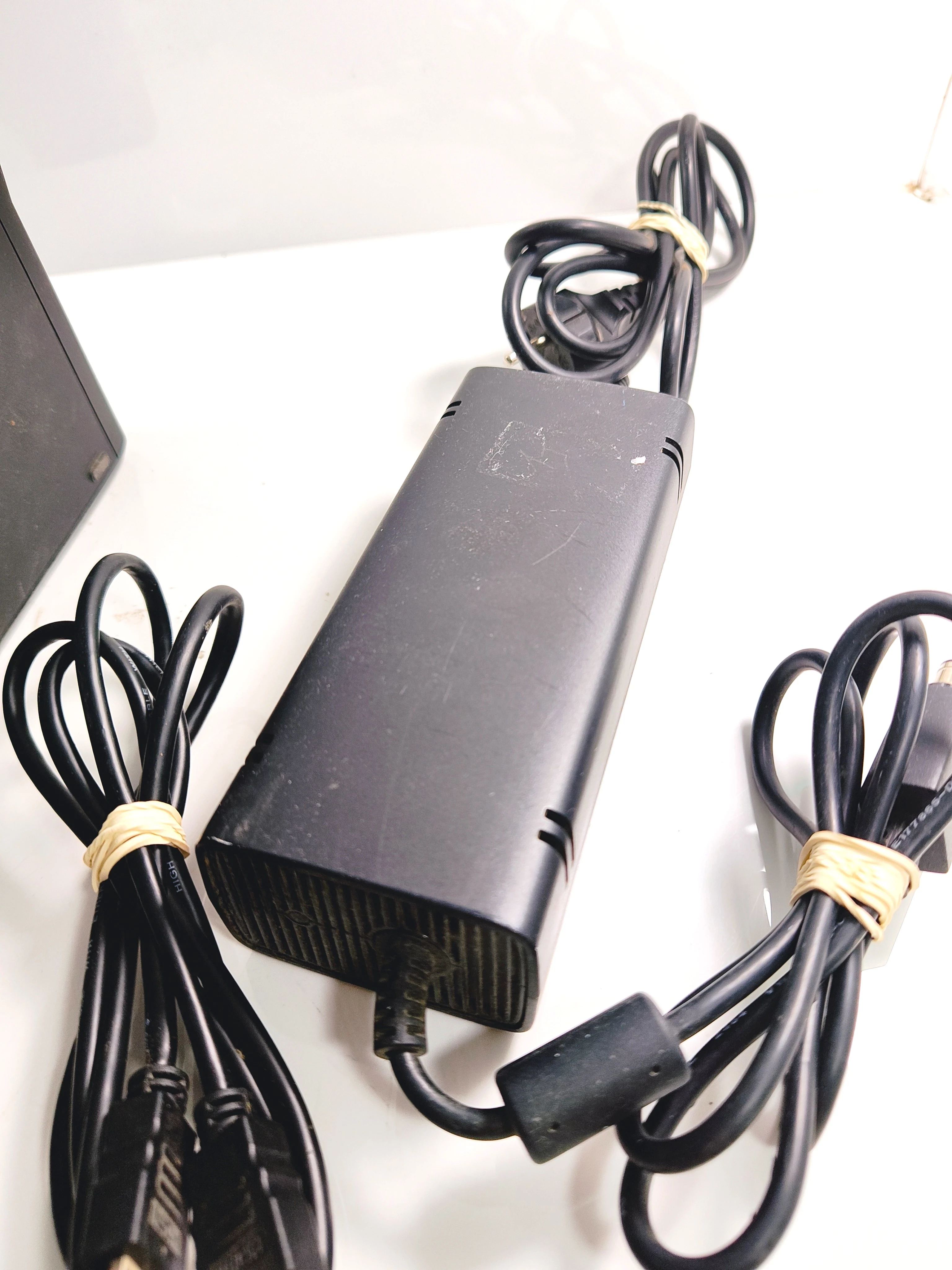 konsola-xbox-360s-1439-250-gb-liczba-kontrolerow-w-zestawie-205994-225550