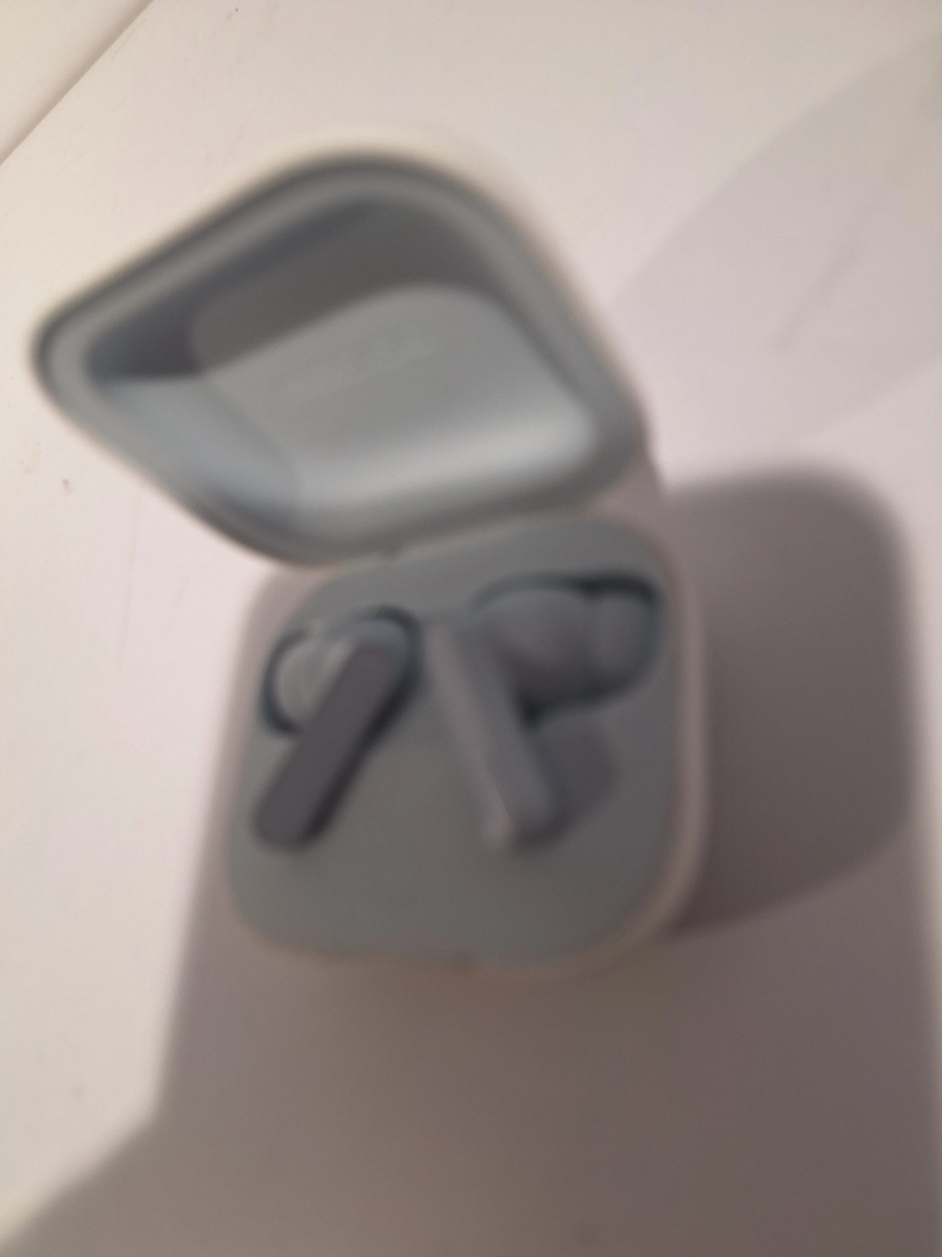 sluchawki-dokanalowe-biale-etui-moto-buds-rodzaj-sluchawek-203681-217753