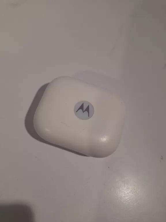 sluchawki-dokanalowe-biale-etui-moto-buds-marka-248811-1922635