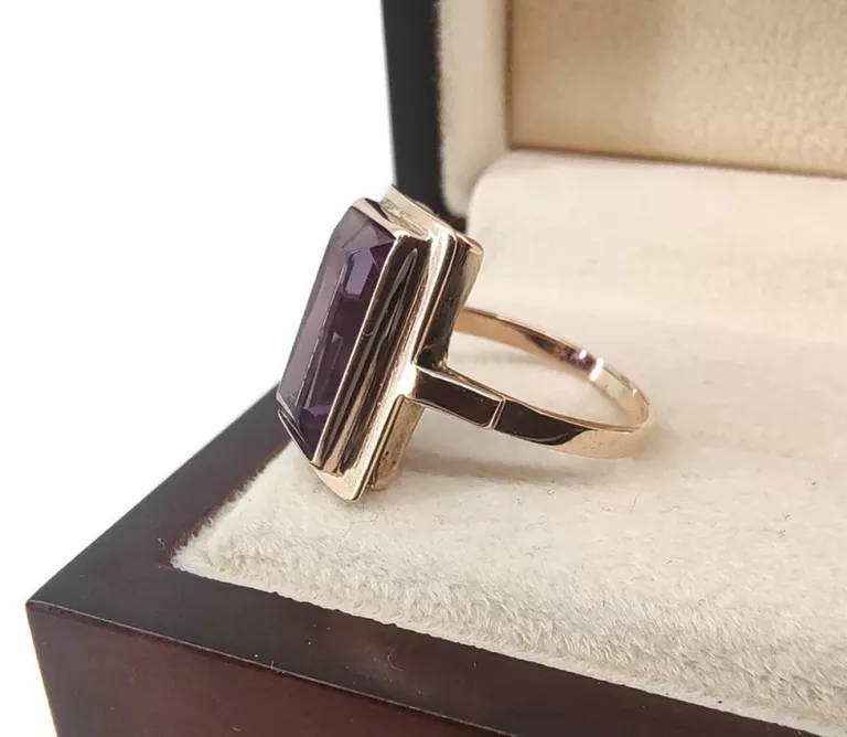 piekny-zloty-pierscionek-z-fioletowym-kamieniem-p585-371g-rozm16-waga-371