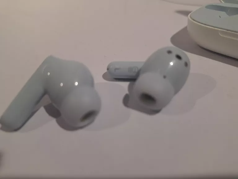 sluchawki-dokanalowe-biale-etui-moto-buds-waga-produktu-z-opakowaniem-jednostkowym-0190