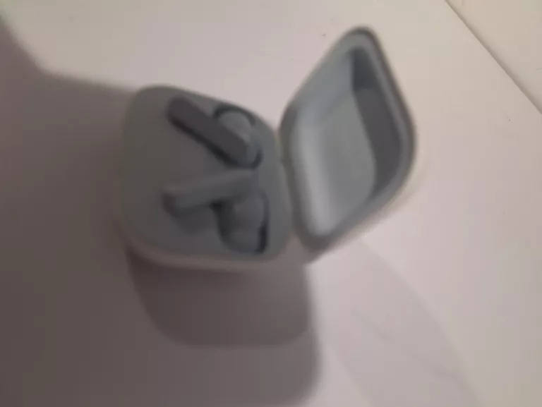 sluchawki-dokanalowe-biale-etui-moto-buds-kolor-dominujacy-129357-2