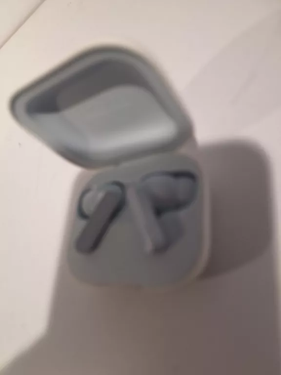 sluchawki-dokanalowe-biale-etui-moto-buds-rodzaj-sluchawek-203681-217753