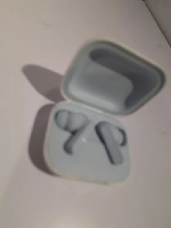 sluchawki-dokanalowe-biale-etui-moto-buds-ean-gtin-5055374710937