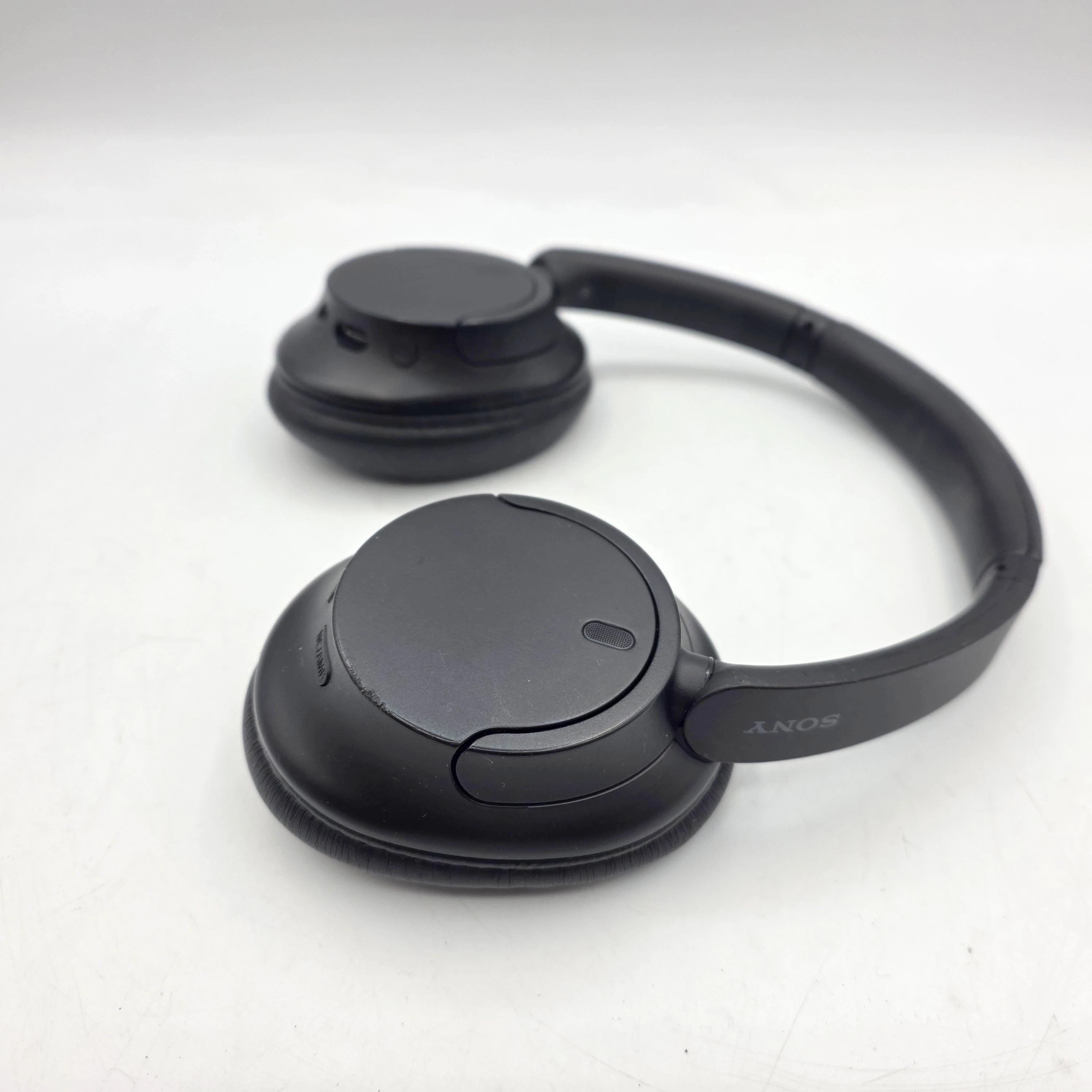 sluchawki-bezprzewodowe-nauszne-sony-whch720-stan-11323-2