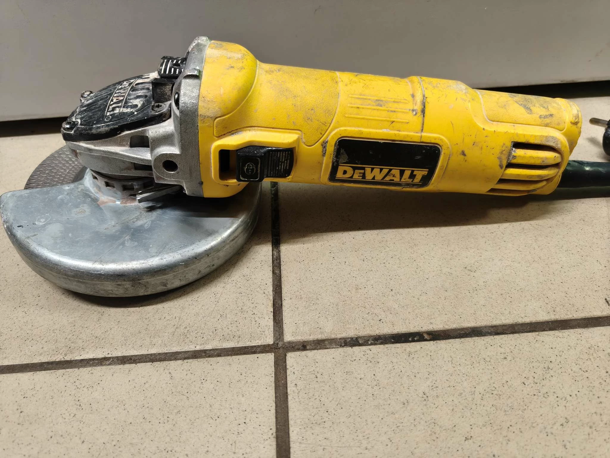 szlifierka-dewalt-dwe4057-800w-stan-11323-2