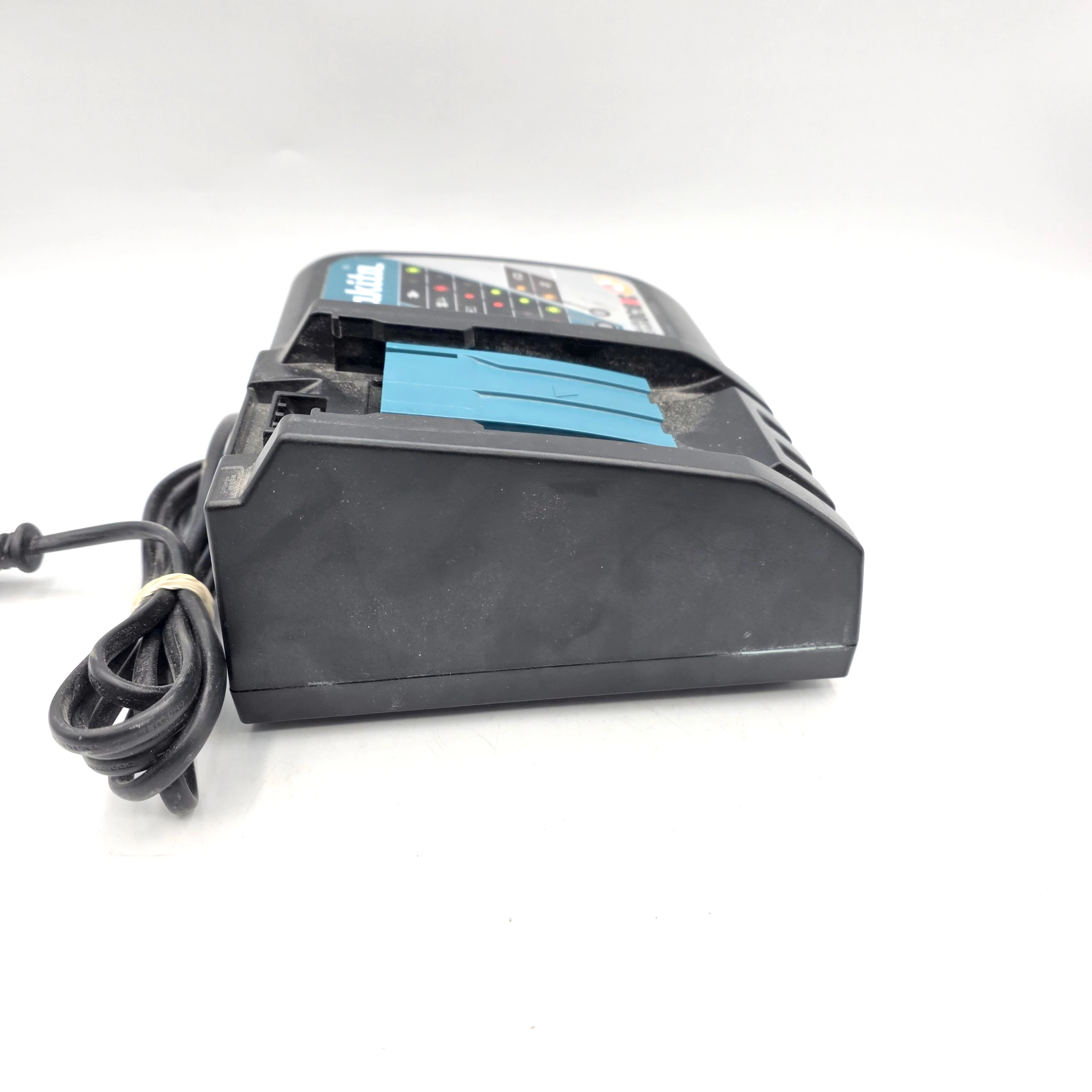 ladowarka-do-akumulatorow-makita-dc18rc-waga-produktu-z-opakowaniem-jednostkowym-0500