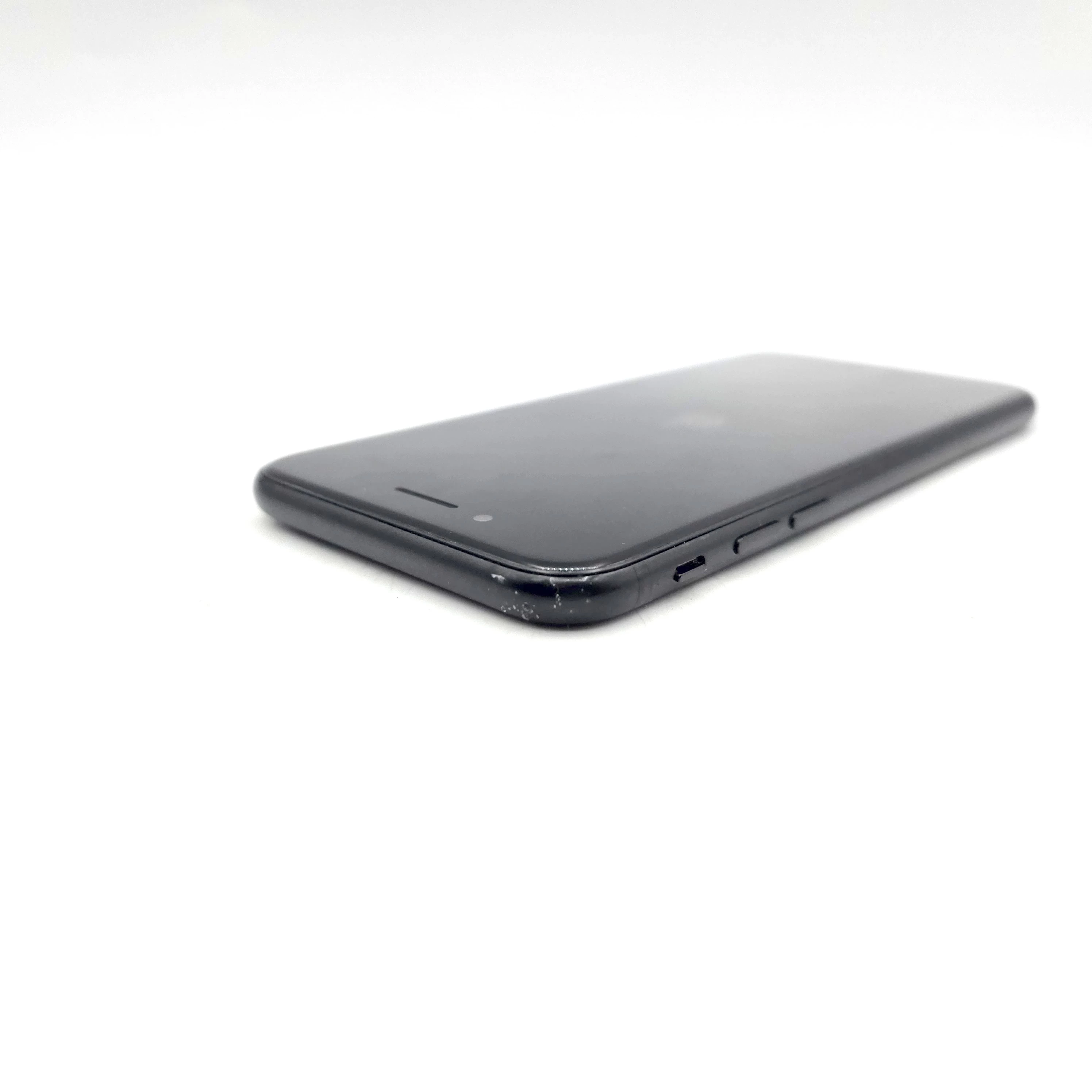 telefon-apple-iphone-se-2020-2nd-gen-128gb-bat85-przekatna-ekranu-470