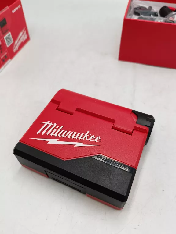 sluchawki-bezprzewodowe-dokanalowe-milwaukee-l4rlepb-pudelko-komplet-kod-producenta-4933478750