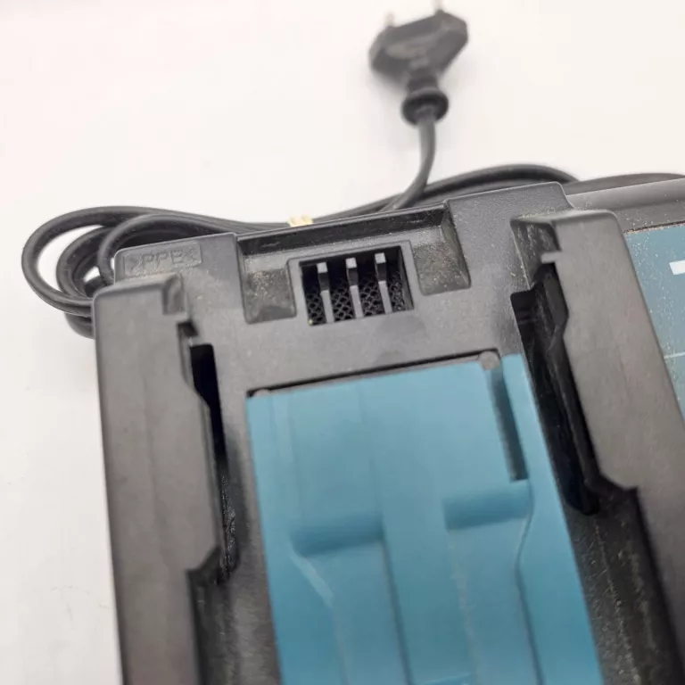 ladowarka-do-akumulatorow-makita-dc18rc-stan-11323-2