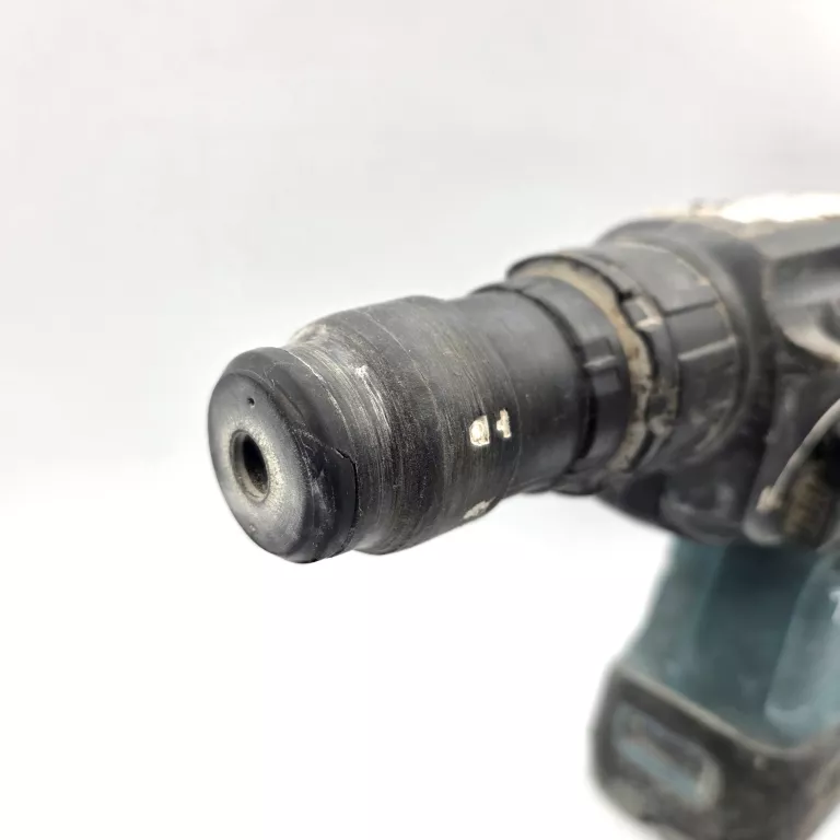 mlotowiertarka-makiata-dhr243-energia-udaru-200