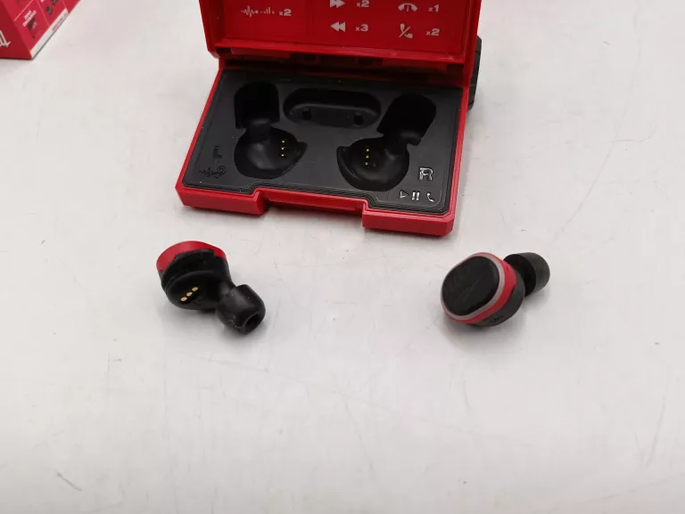 sluchawki-bezprzewodowe-dokanalowe-milwaukee-l4rlepb-pudelko-komplet-ean-gtin-4058546360320