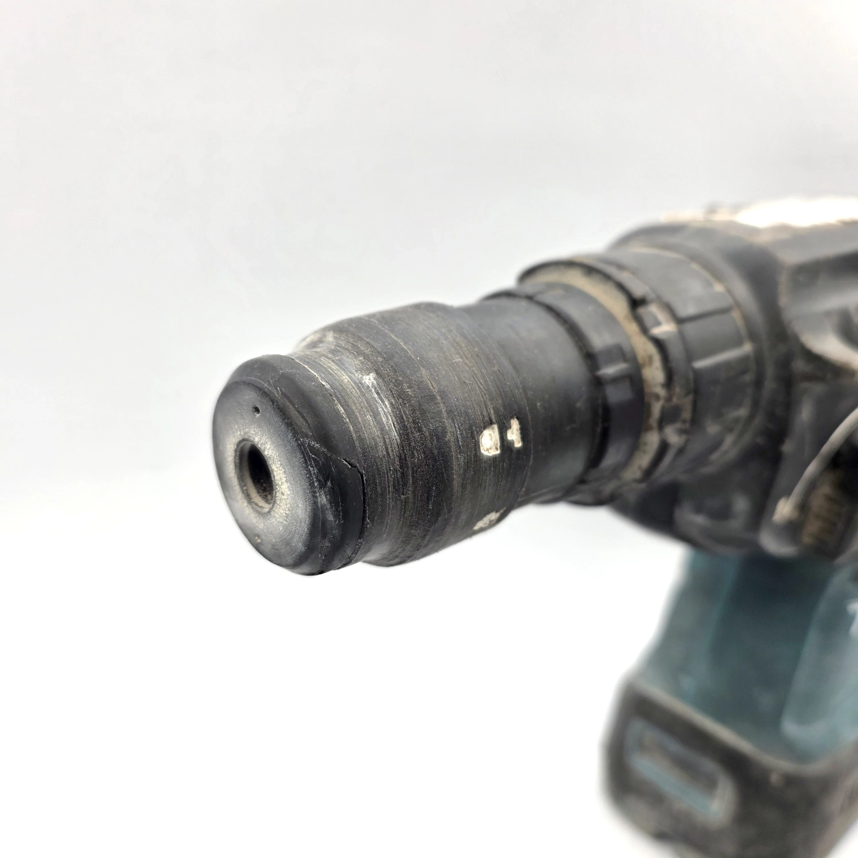 mlotowiertarka-makiata-dhr243-energia-udaru-200