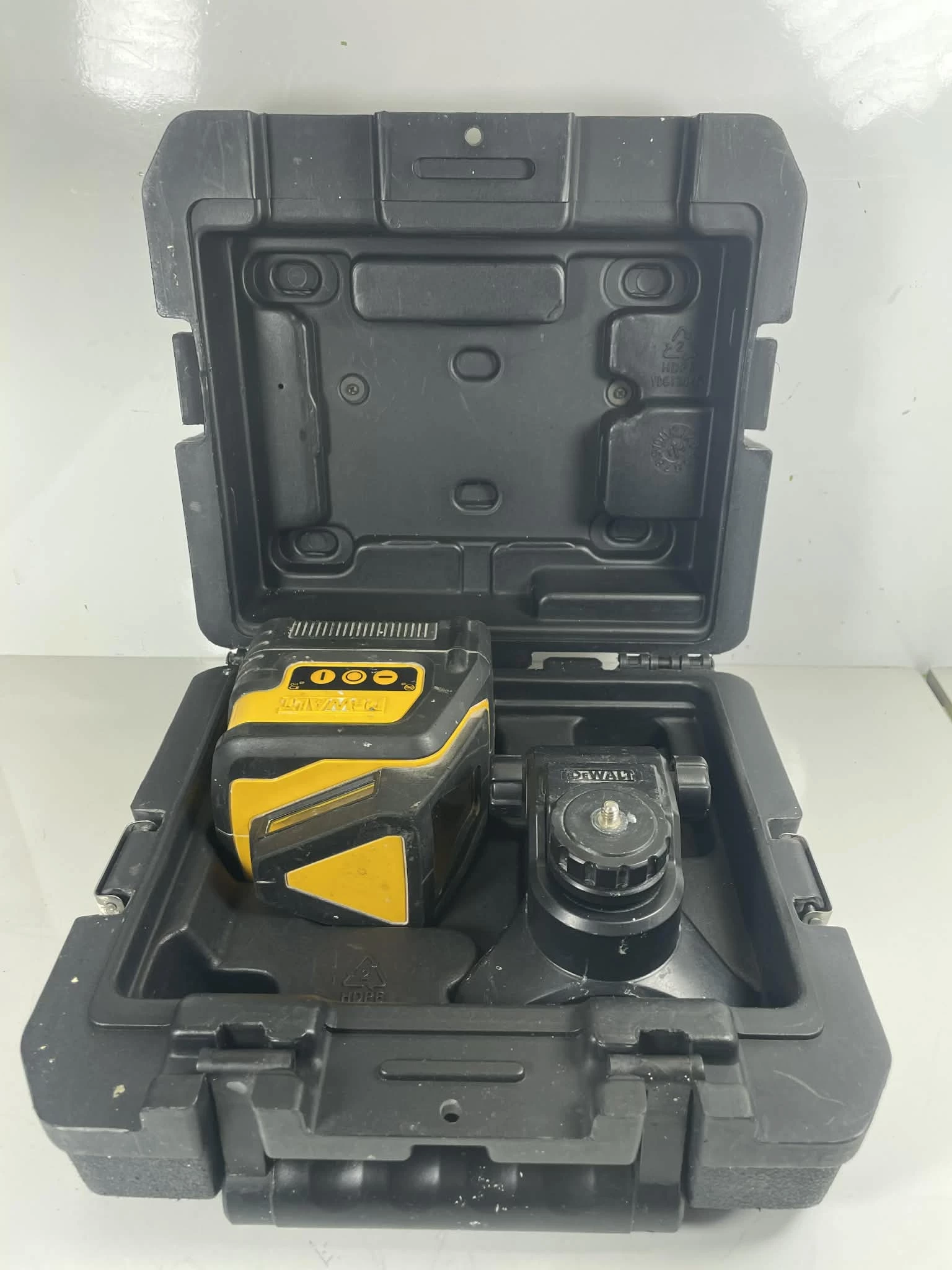 laser-dewalt-dw0811-walizka-stan-11323-2
