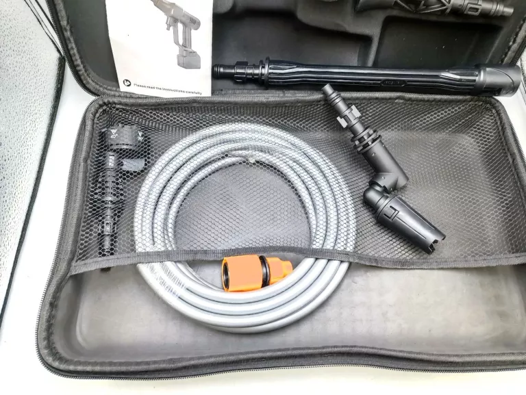 myjka-cisnieniowa-akumulatorowa-przenosna-cisnienie-robocze-100