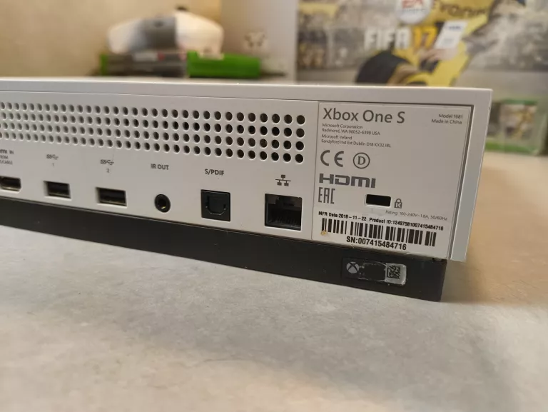 konsola-xbox-one-s-1tb-2-pady-7-gier-kod-producenta-234-01007