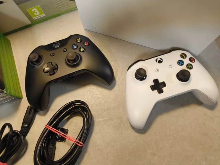 konsola-xbox-one-s-1tb-2-pady-7-gier-stan-11323-2