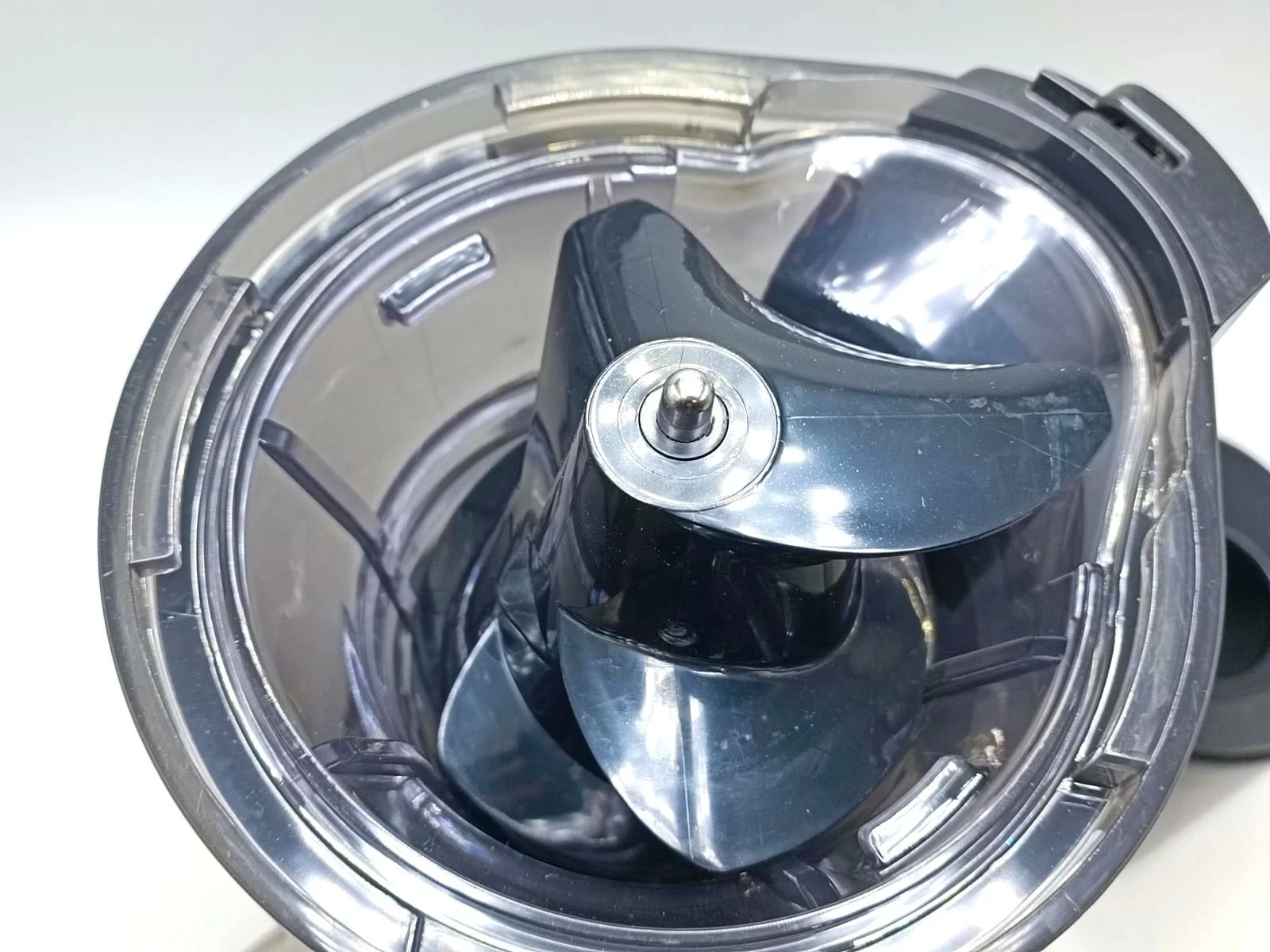 wyciskarka-wolnoobrotowa-silvercrest-ssjbk-300-b3-300w-model-ssjbk-300-b3