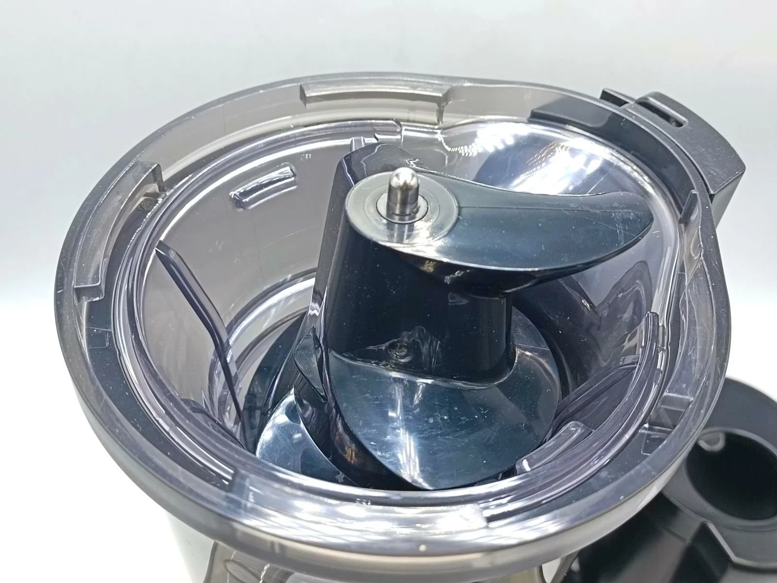 wyciskarka-wolnoobrotowa-silvercrest-ssjbk-300-b3-300w-kod-producenta-4058143063594