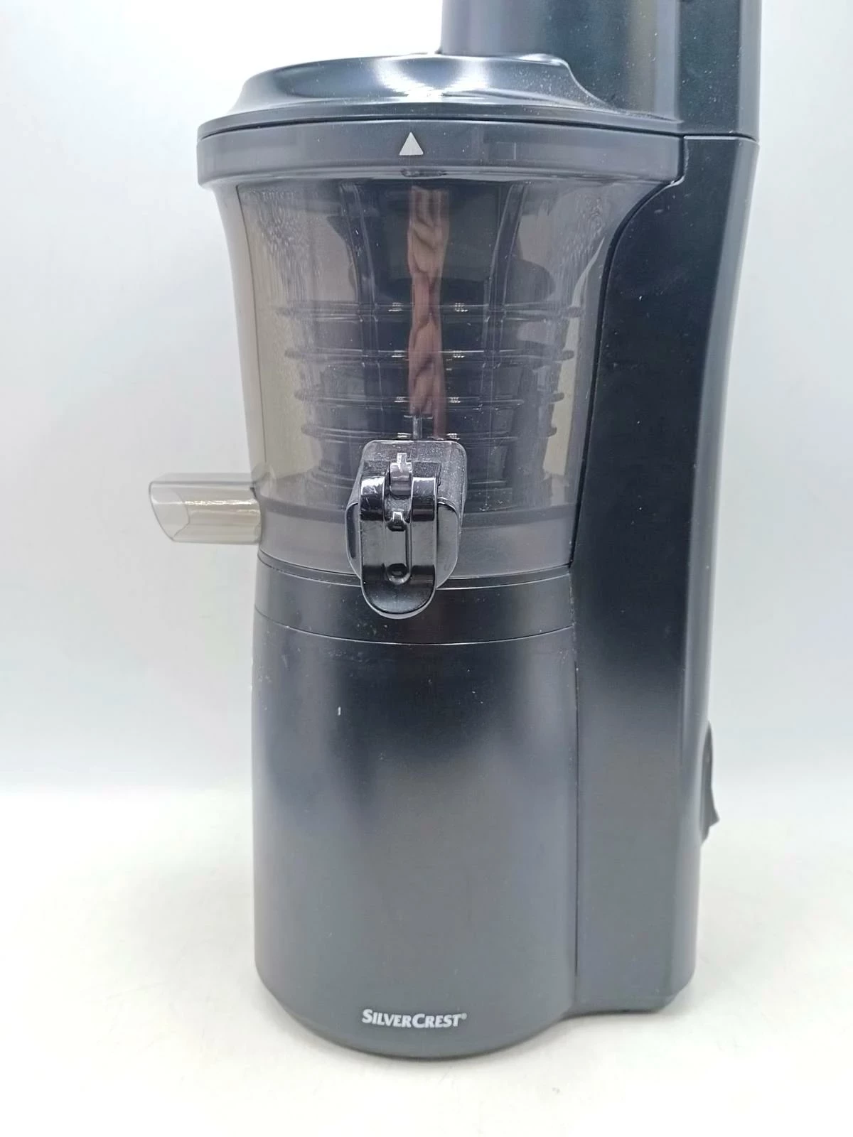 wyciskarka-wolnoobrotowa-silvercrest-ssjbk-300-b3-300w-stan-11323-2