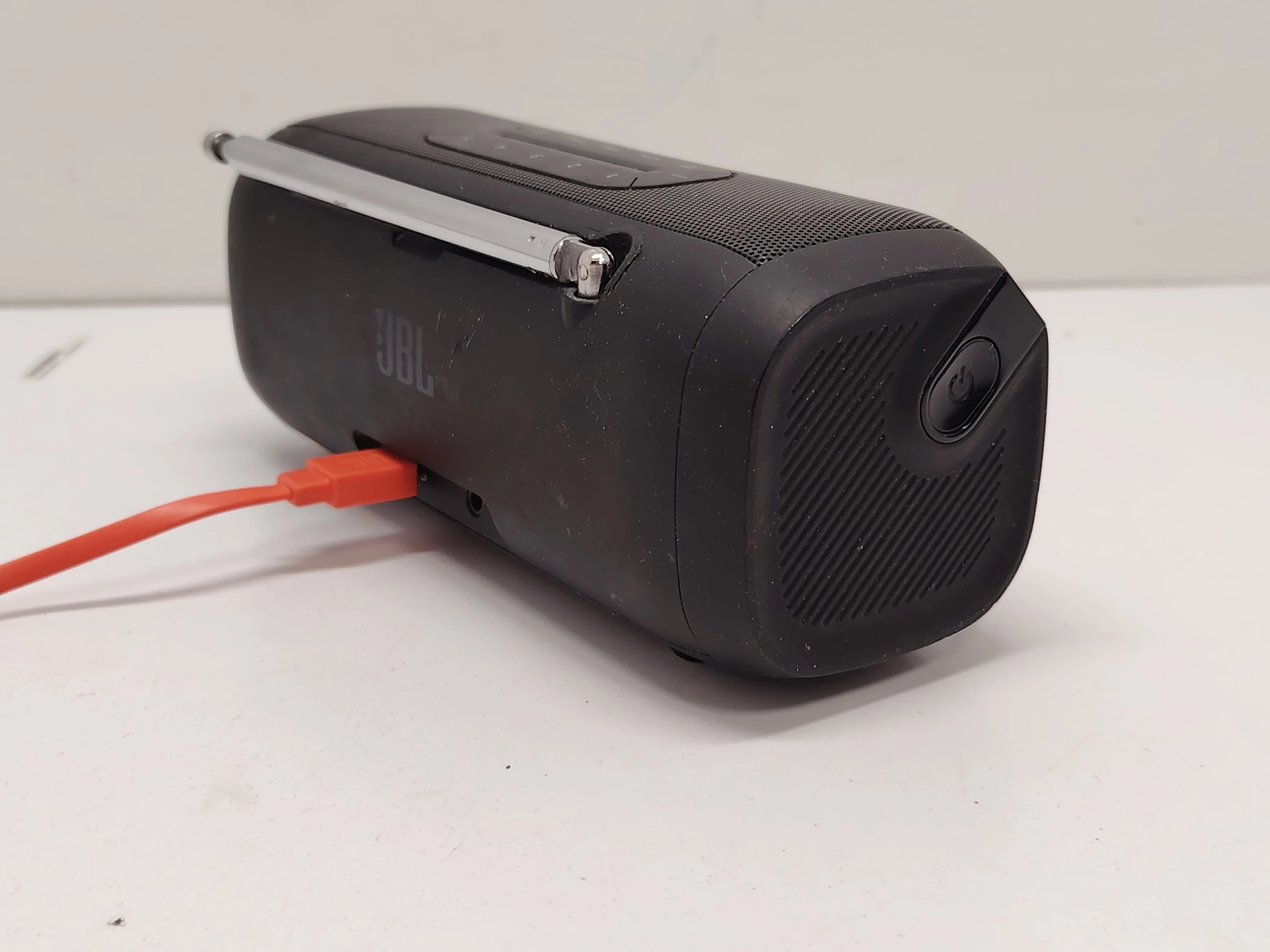 glosnik-jbl-tuner-czarny-stan-11323-2