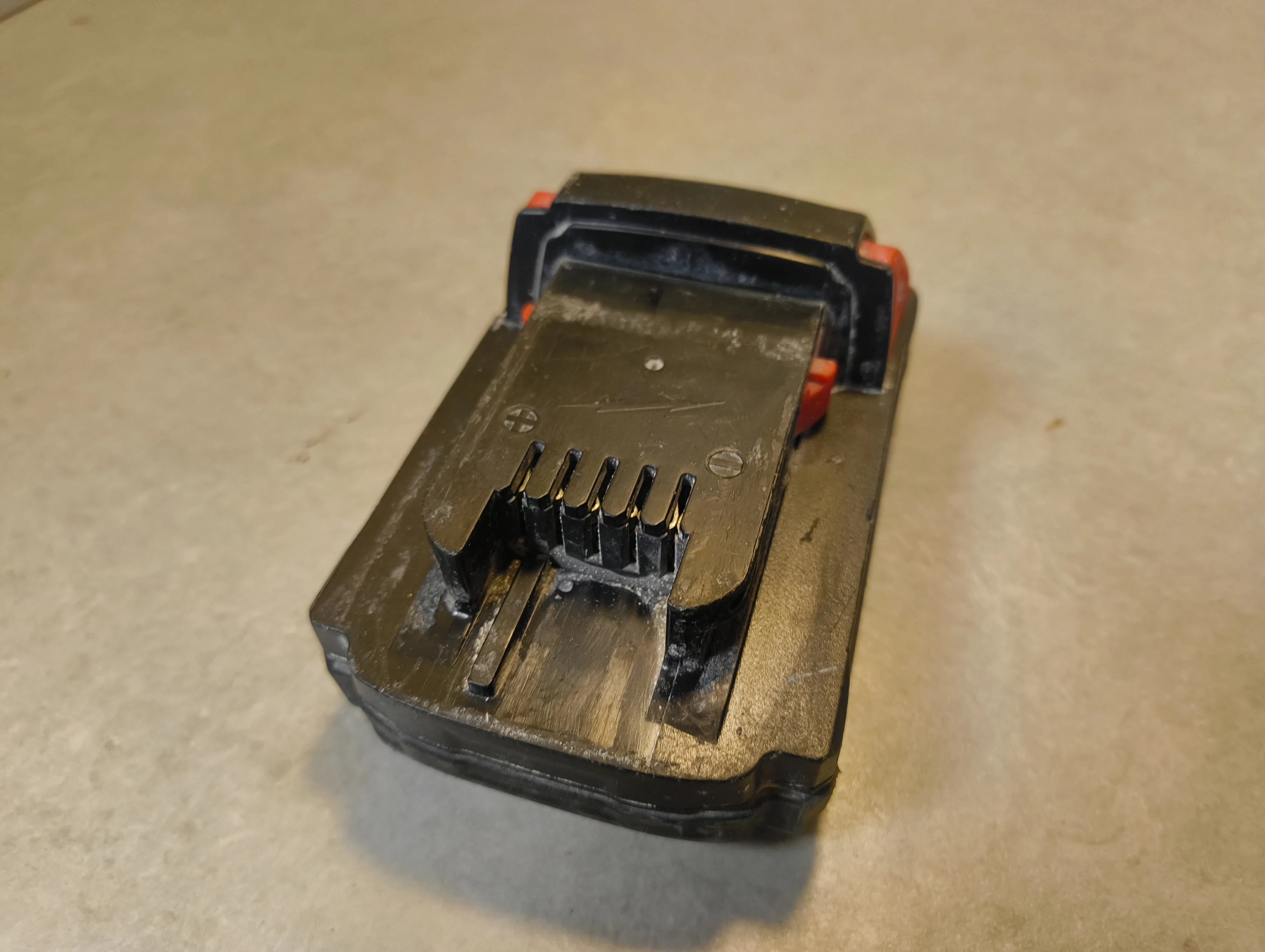 akumulator-milwaukee-m18-20ah-stan-11323-2