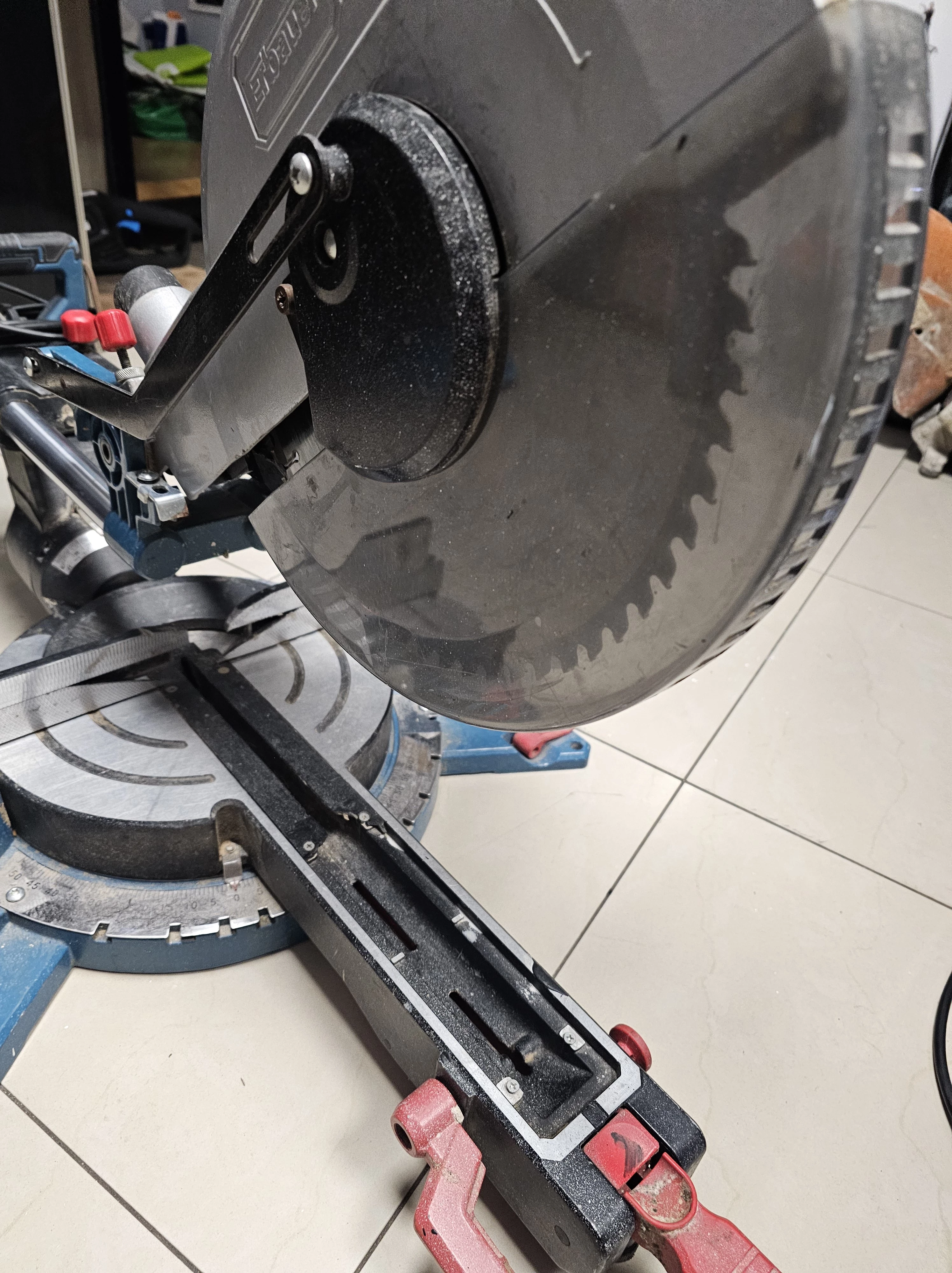 pila-ukosnica-erbauer-emis305s-1800w-305mm-marka-248811-950358