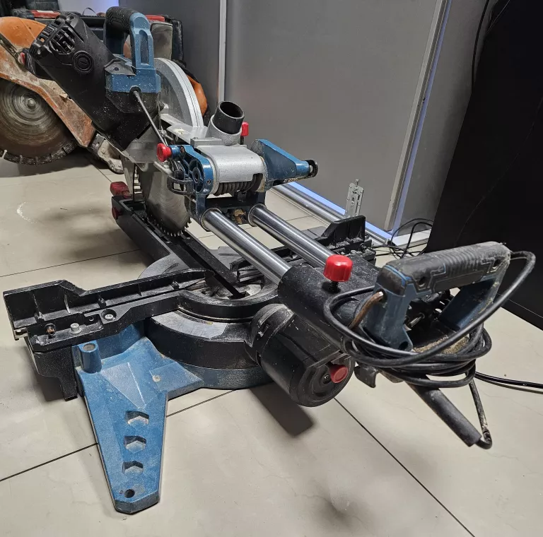 pila-ukosnica-erbauer-emis305s-1800w-305mm-stan-11323-2