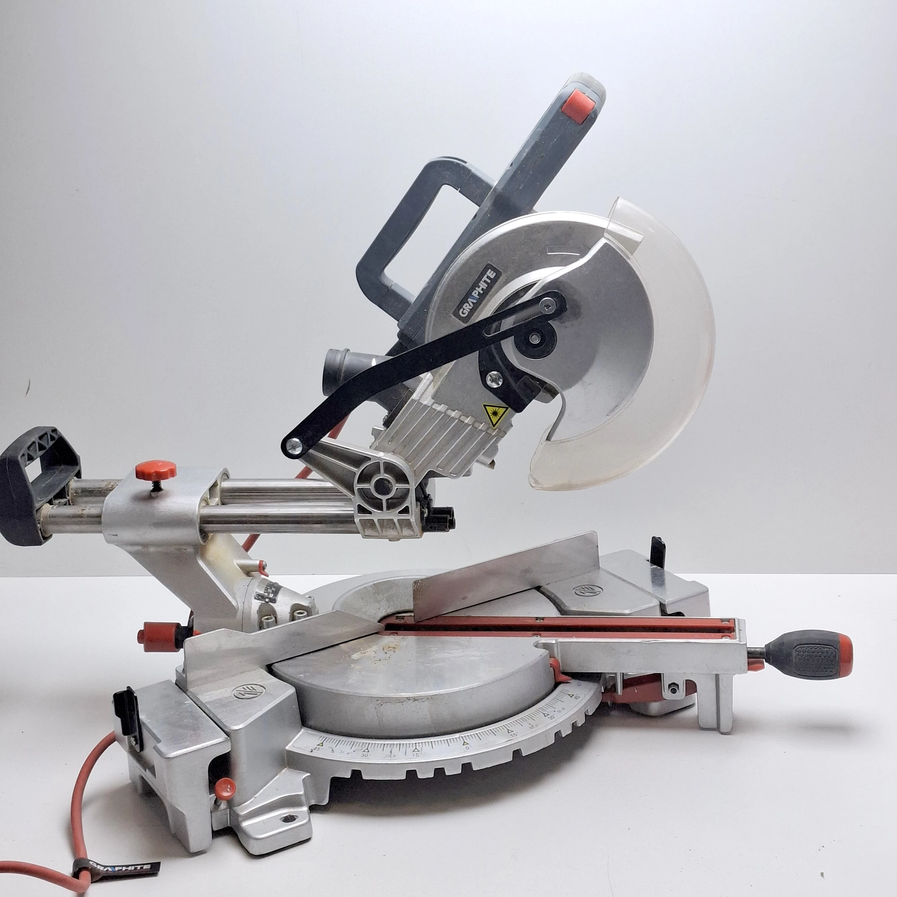 pila-tarczowa-ukosowa-graphite-59g806-1800w-210mm-kod-producenta-59g806