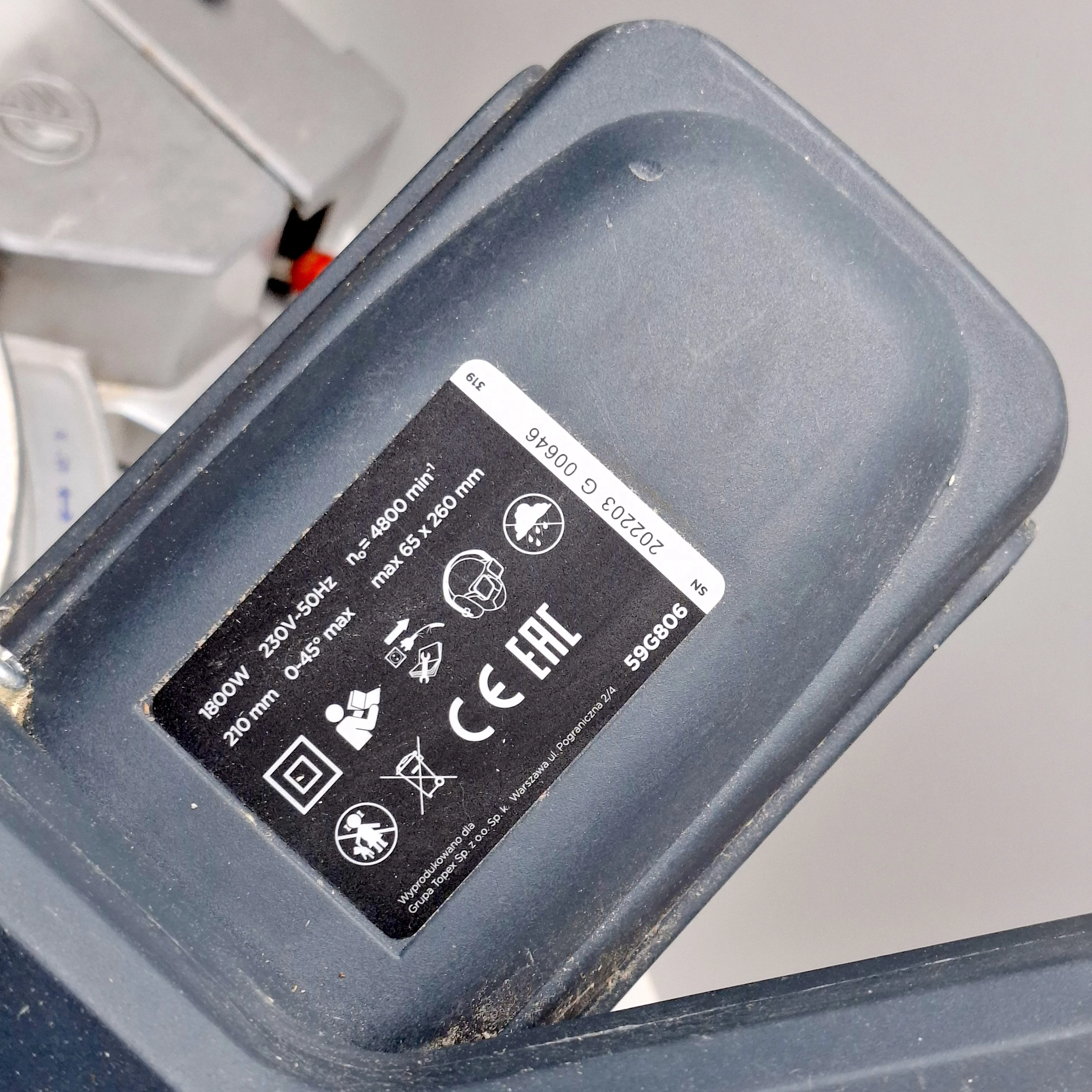 pila-tarczowa-ukosowa-graphite-59g806-1800w-210mm-ean-gtin-5902062004666