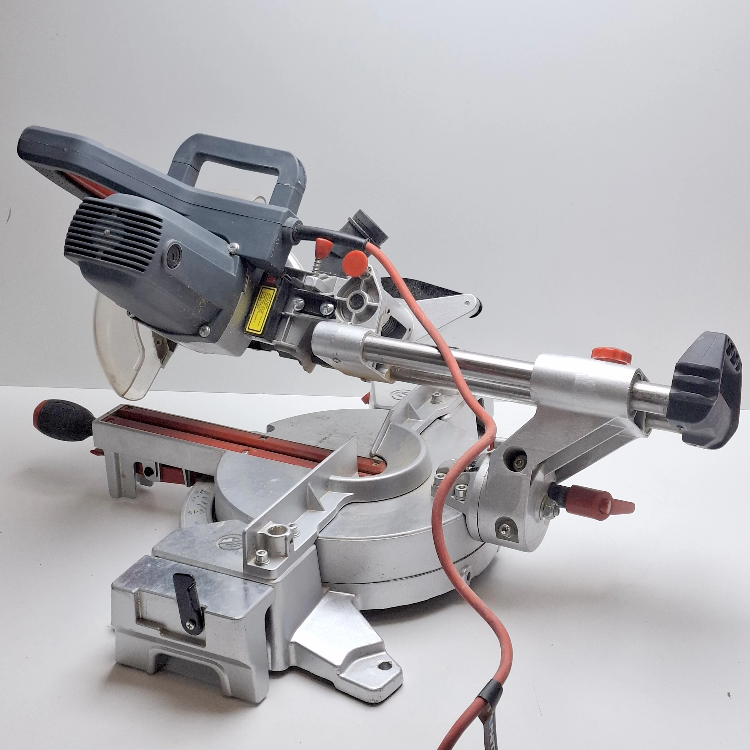 pila-tarczowa-ukosowa-graphite-59g806-1800w-210mm-stan-11323-2