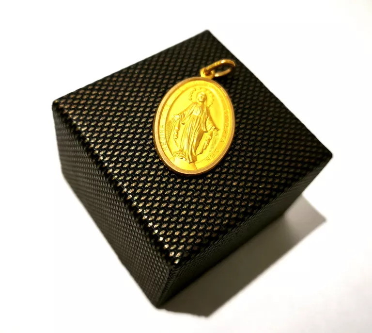 piekna-zlota-zawieszka-750-620-g-kolor-249512-1647429