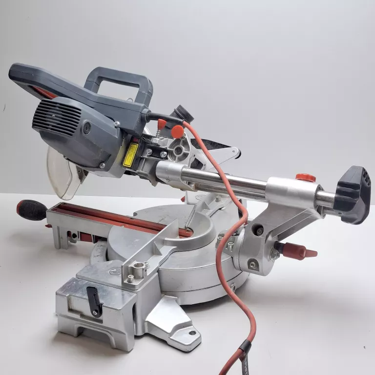 pila-tarczowa-ukosowa-graphite-59g806-1800w-210mm-stan-11323-2